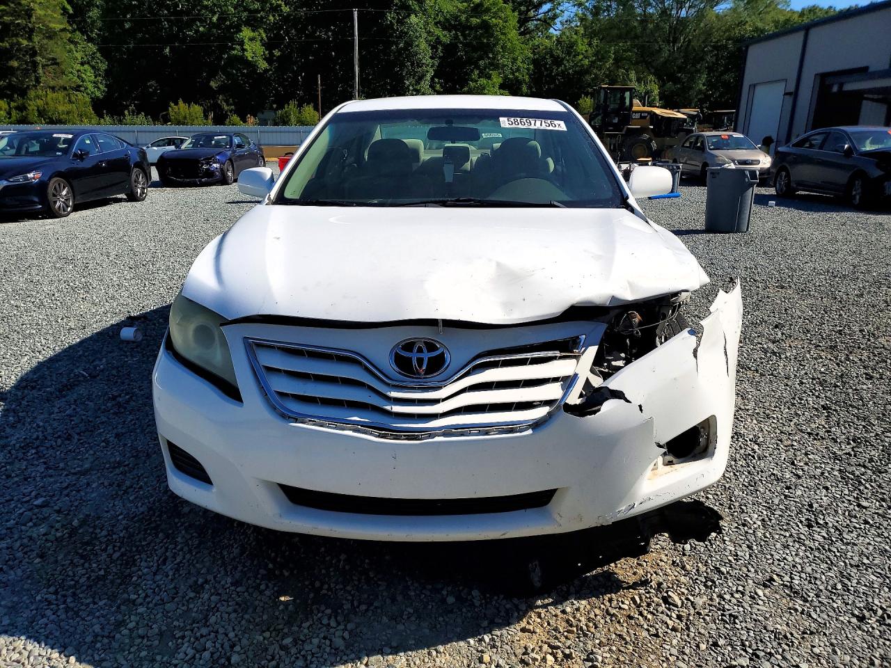 2011 Toyota Camry Base White vin: 4T1BF3EK6BU652468