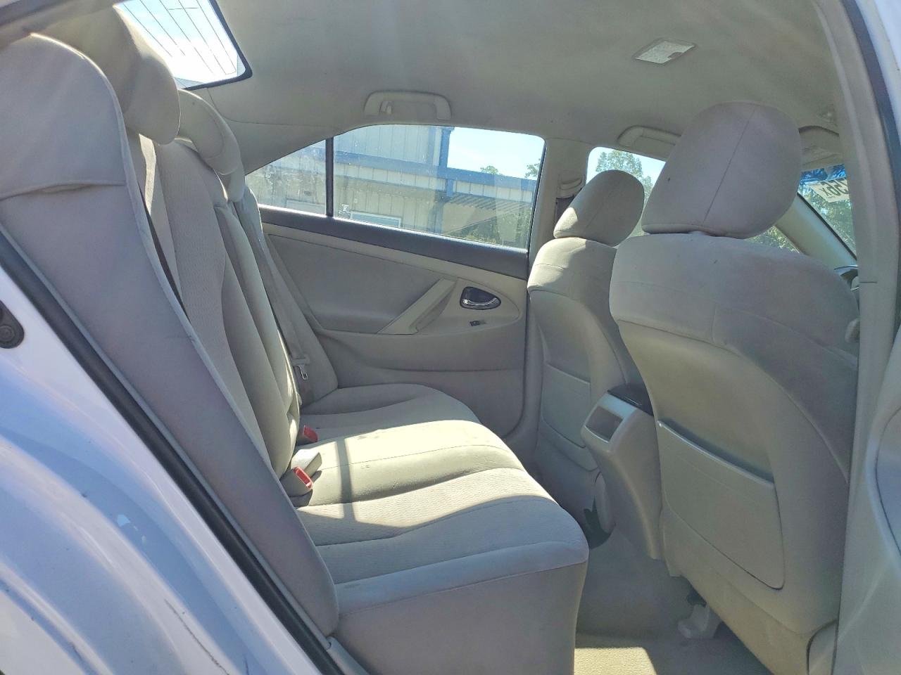 2011 Toyota Camry Base White vin: 4T1BF3EK6BU652468