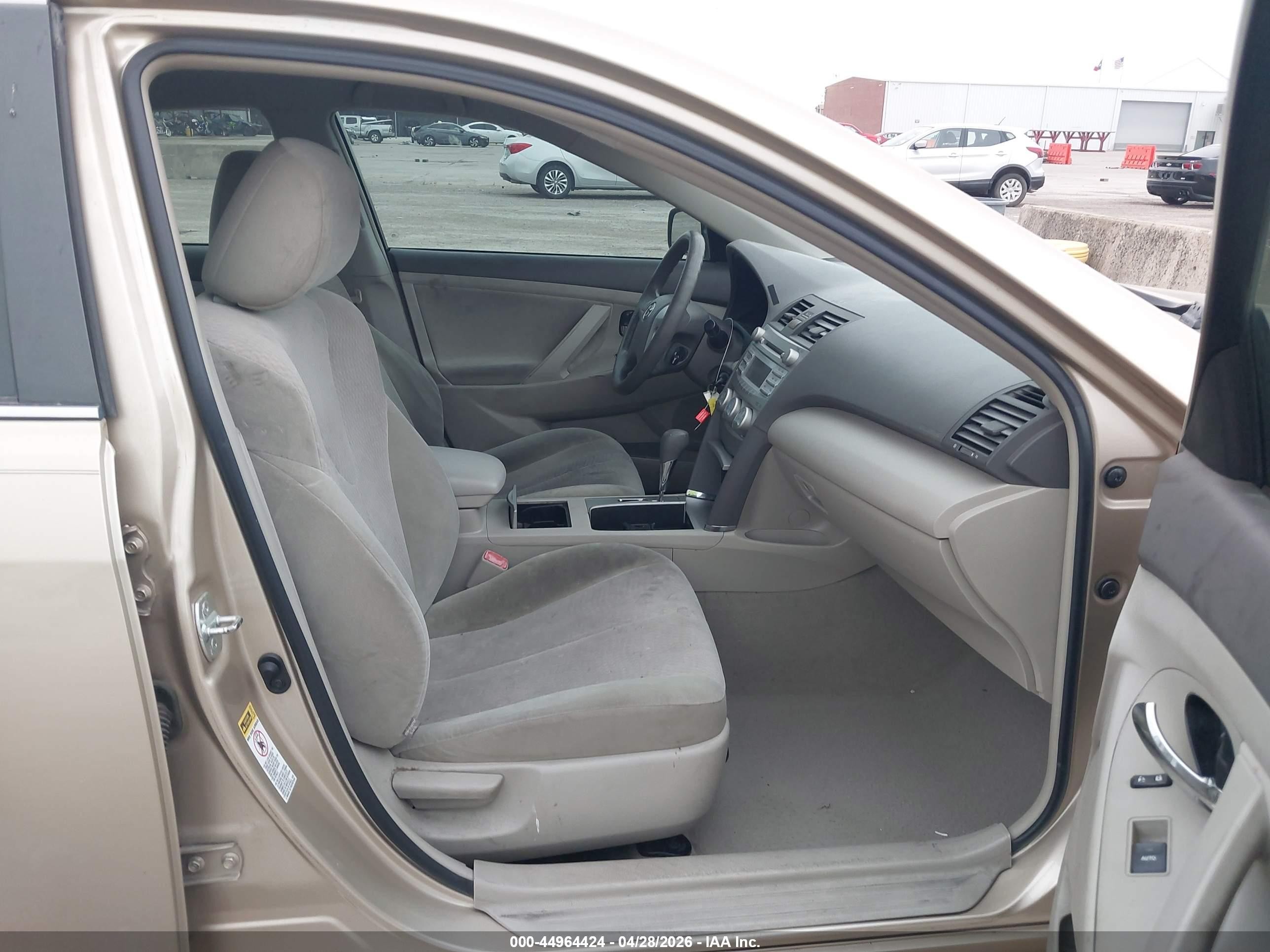 2011 Toyota Camry Le Золотой vin: 4T1BF3EK6BU665155