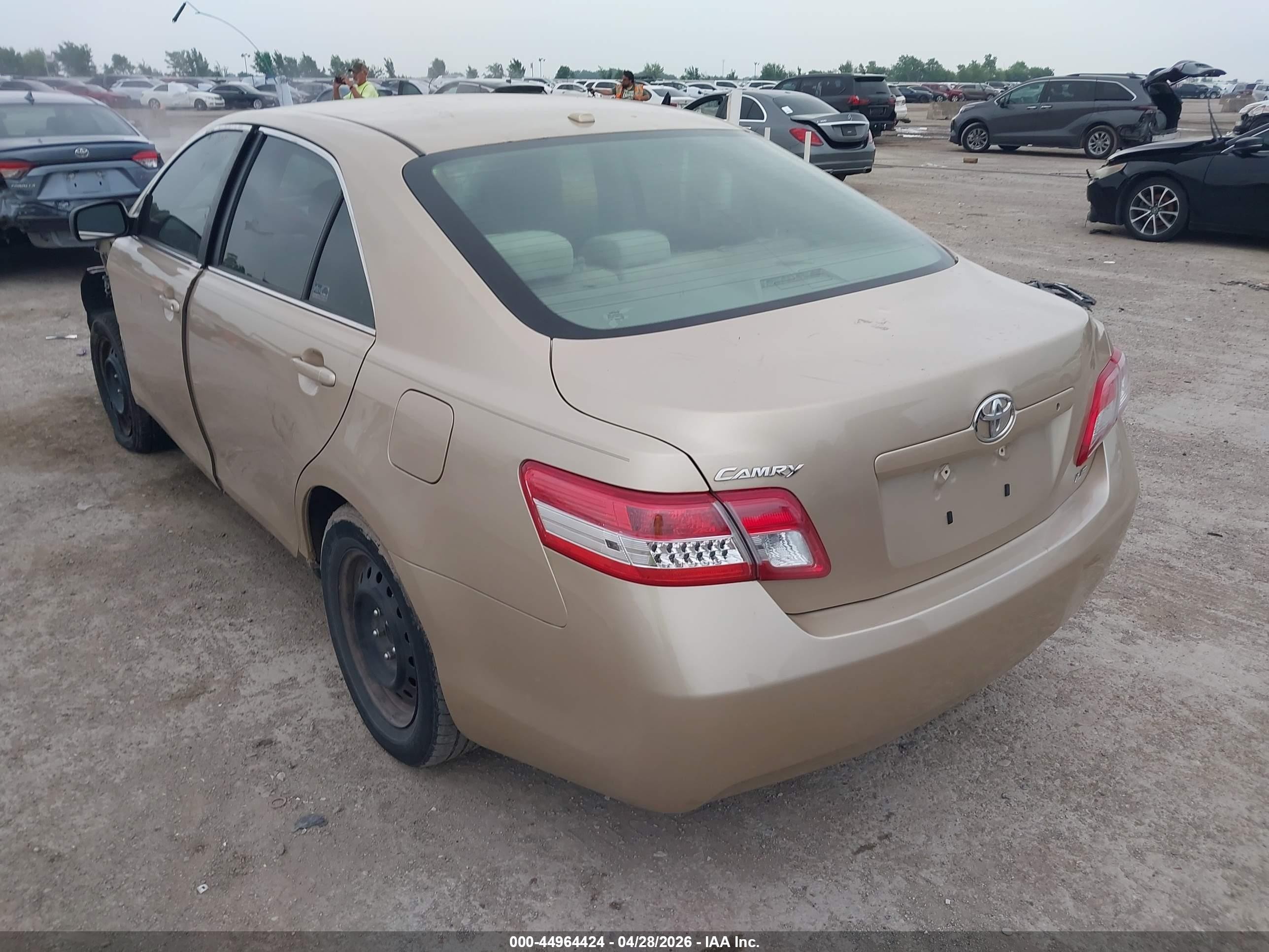 2011 Toyota Camry Le Золотой vin: 4T1BF3EK6BU665155