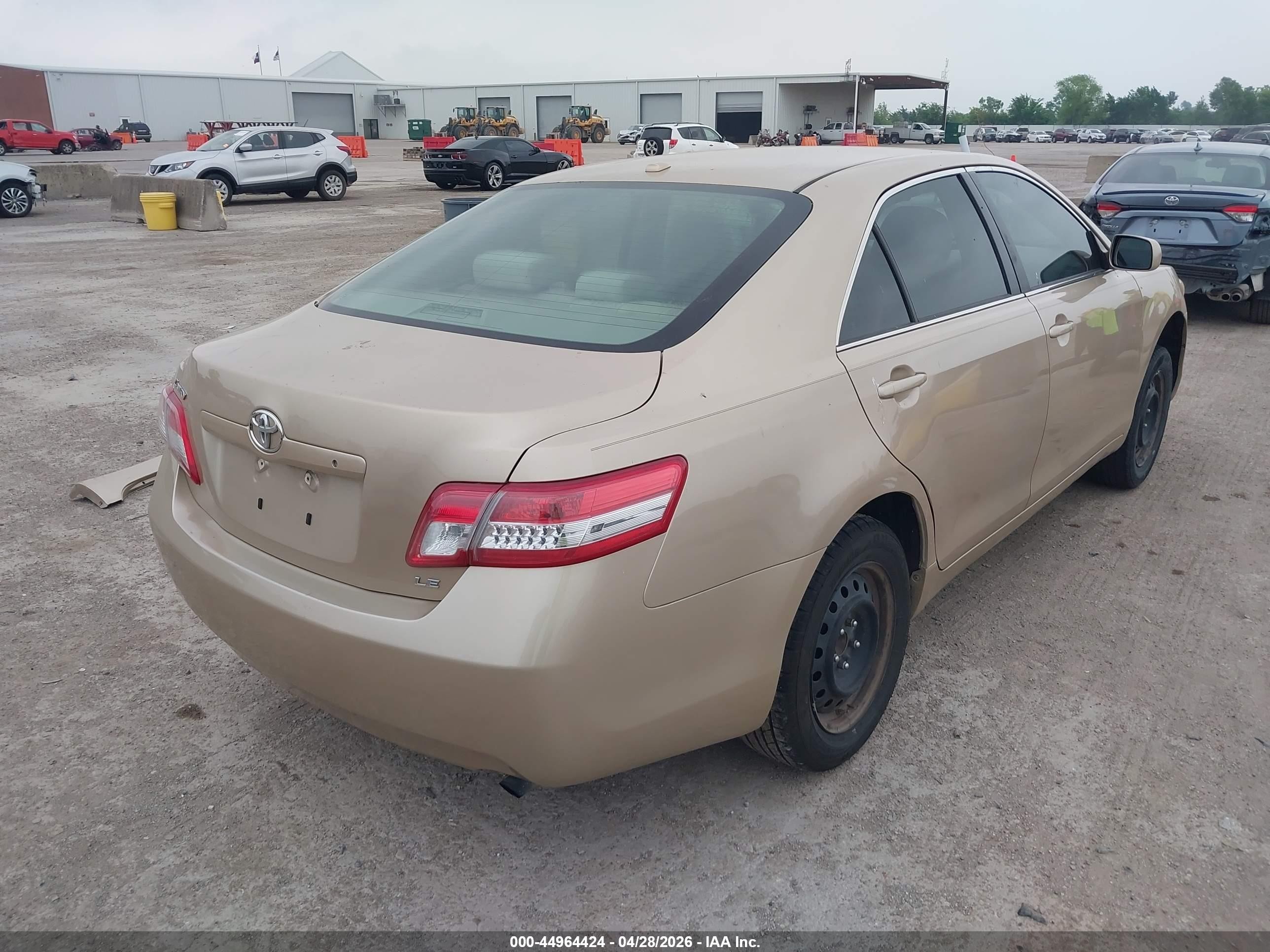 2011 Toyota Camry Le Золотой vin: 4T1BF3EK6BU665155