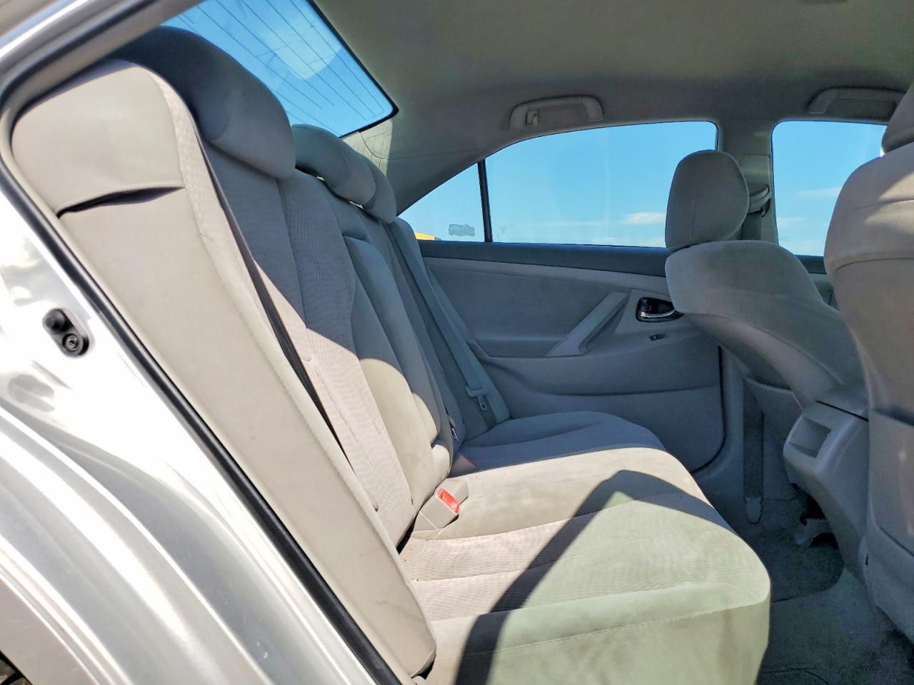 2011 Toyota Camry Le Silver vin: 4T1BF3EK6BU668394