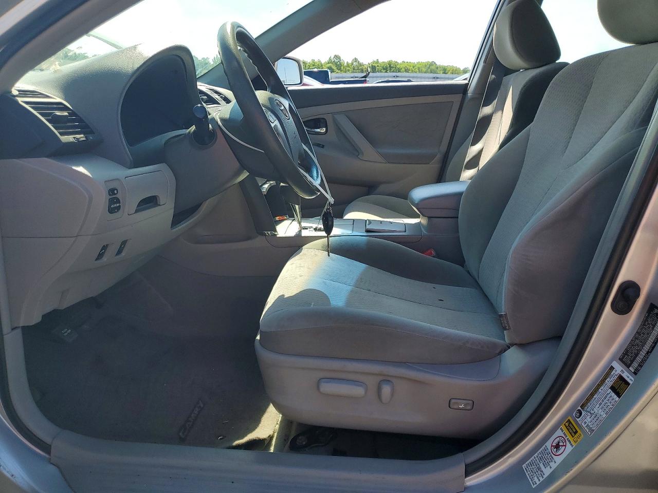 2011 Toyota Camry Le Silver vin: 4T1BF3EK6BU668394
