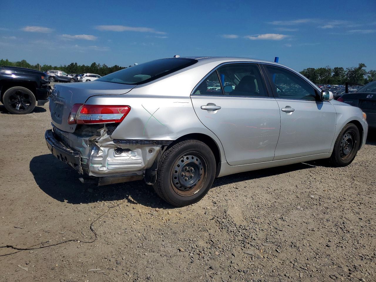 2011 Toyota Camry Le Silver vin: 4T1BF3EK6BU668394