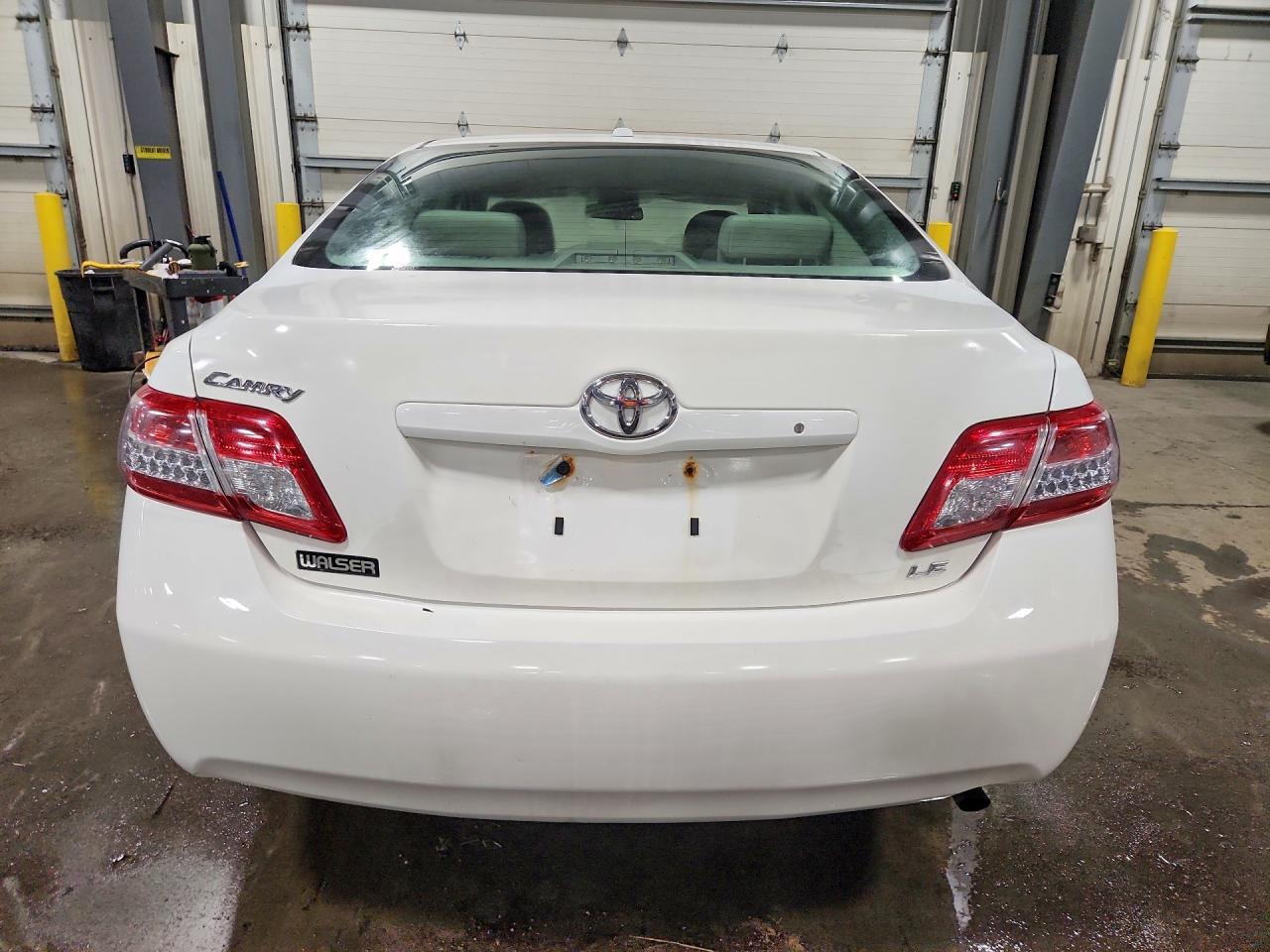 2011 Toyota Camry Le Белый vin: 4T1BF3EK6BU674986