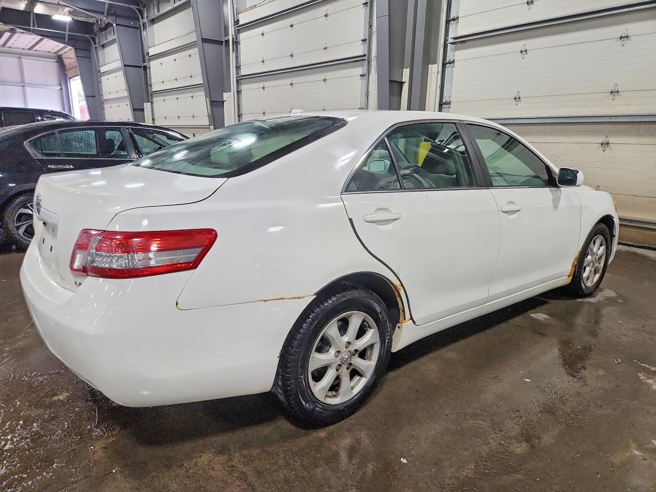 2011 Toyota Camry Le Белый vin: 4T1BF3EK6BU674986