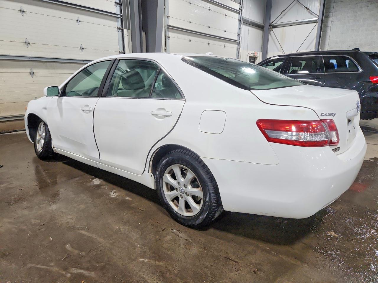 2011 Toyota Camry Le Белый vin: 4T1BF3EK6BU674986