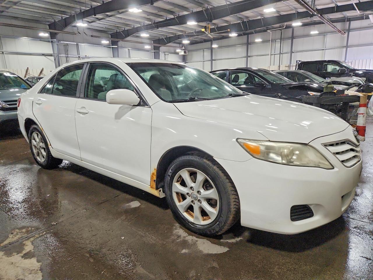 2011 Toyota Camry Le Белый vin: 4T1BF3EK6BU674986
