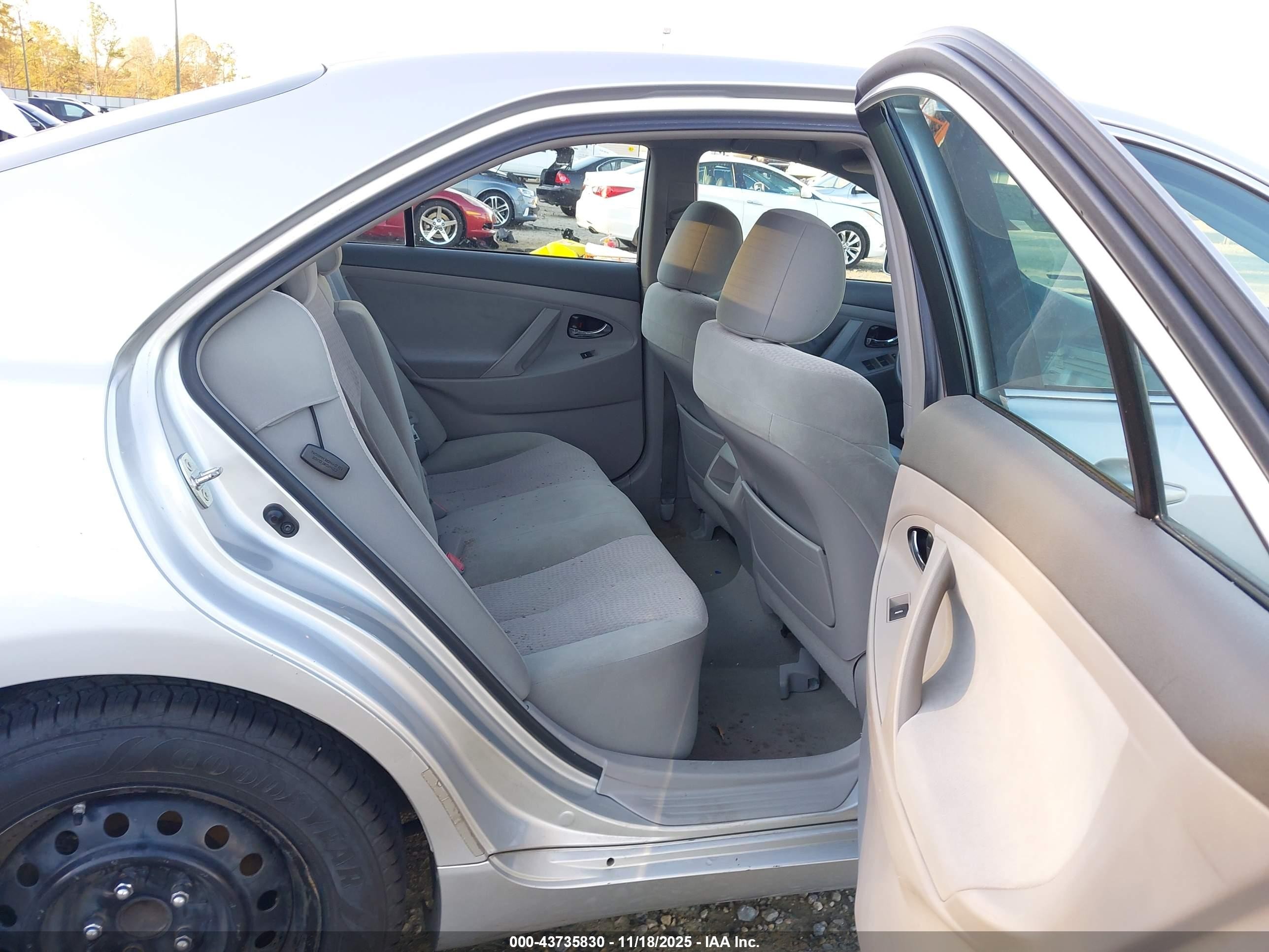 2011 Toyota Camry   Silver vin: 4T1BF3EK6BU678360