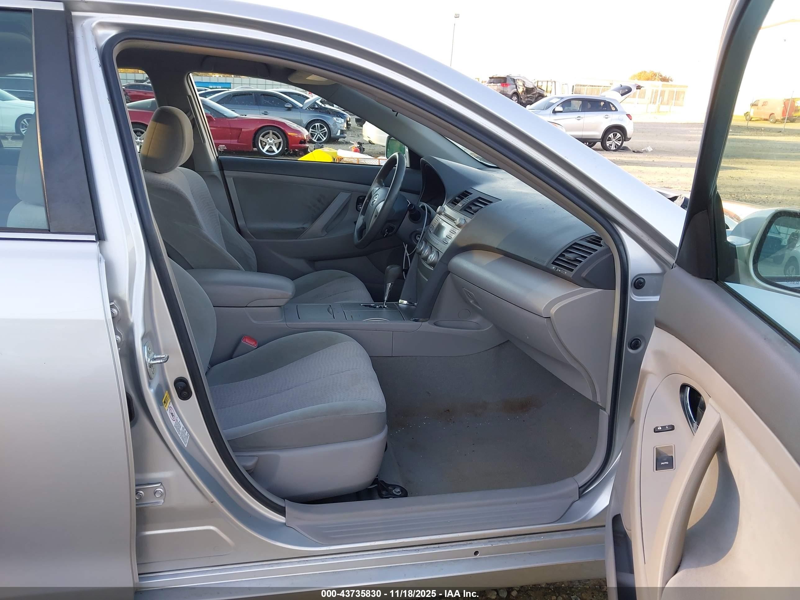 2011 Toyota Camry   Silver vin: 4T1BF3EK6BU678360