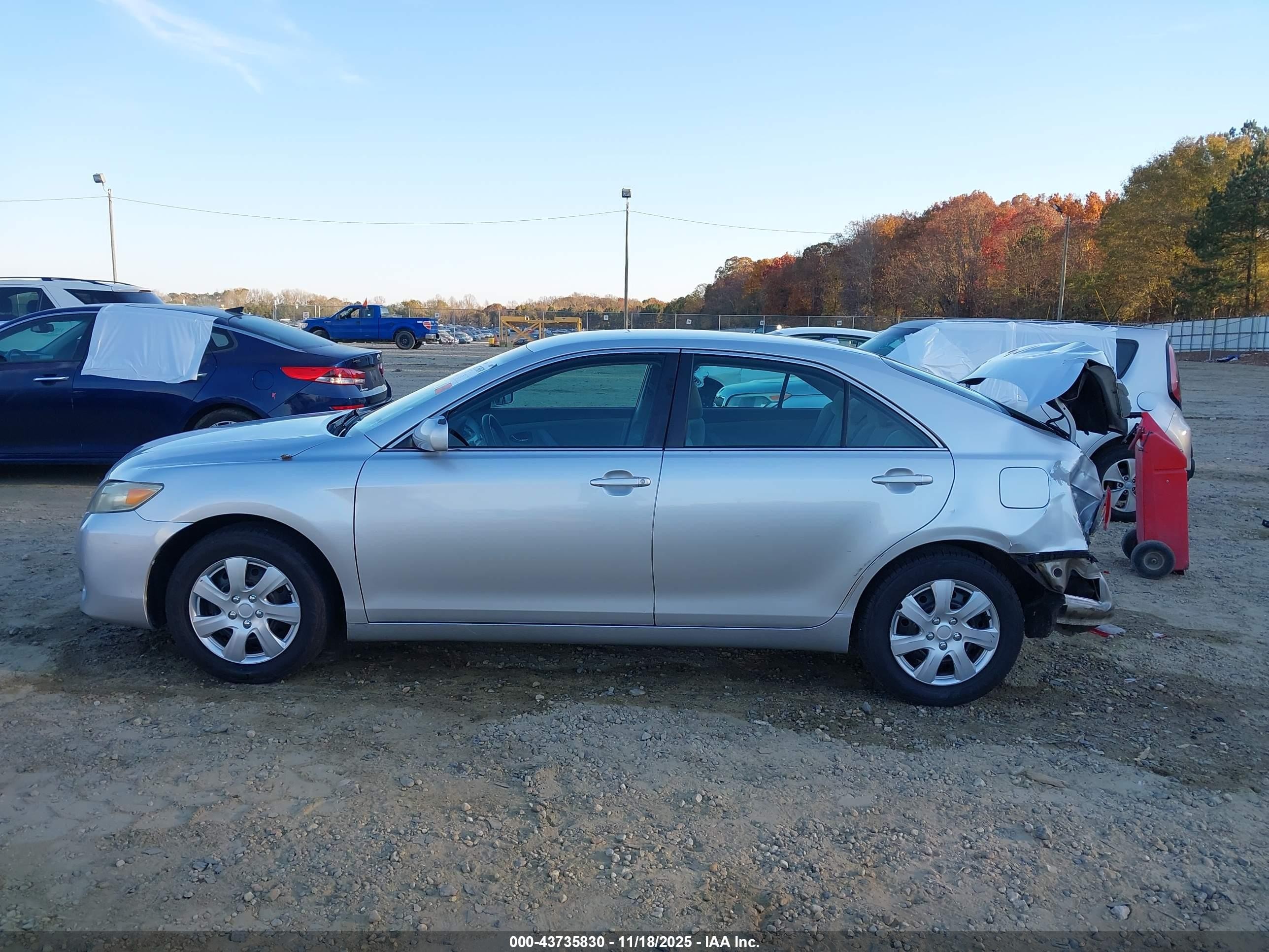 2011 Toyota Camry   Silver vin: 4T1BF3EK6BU678360