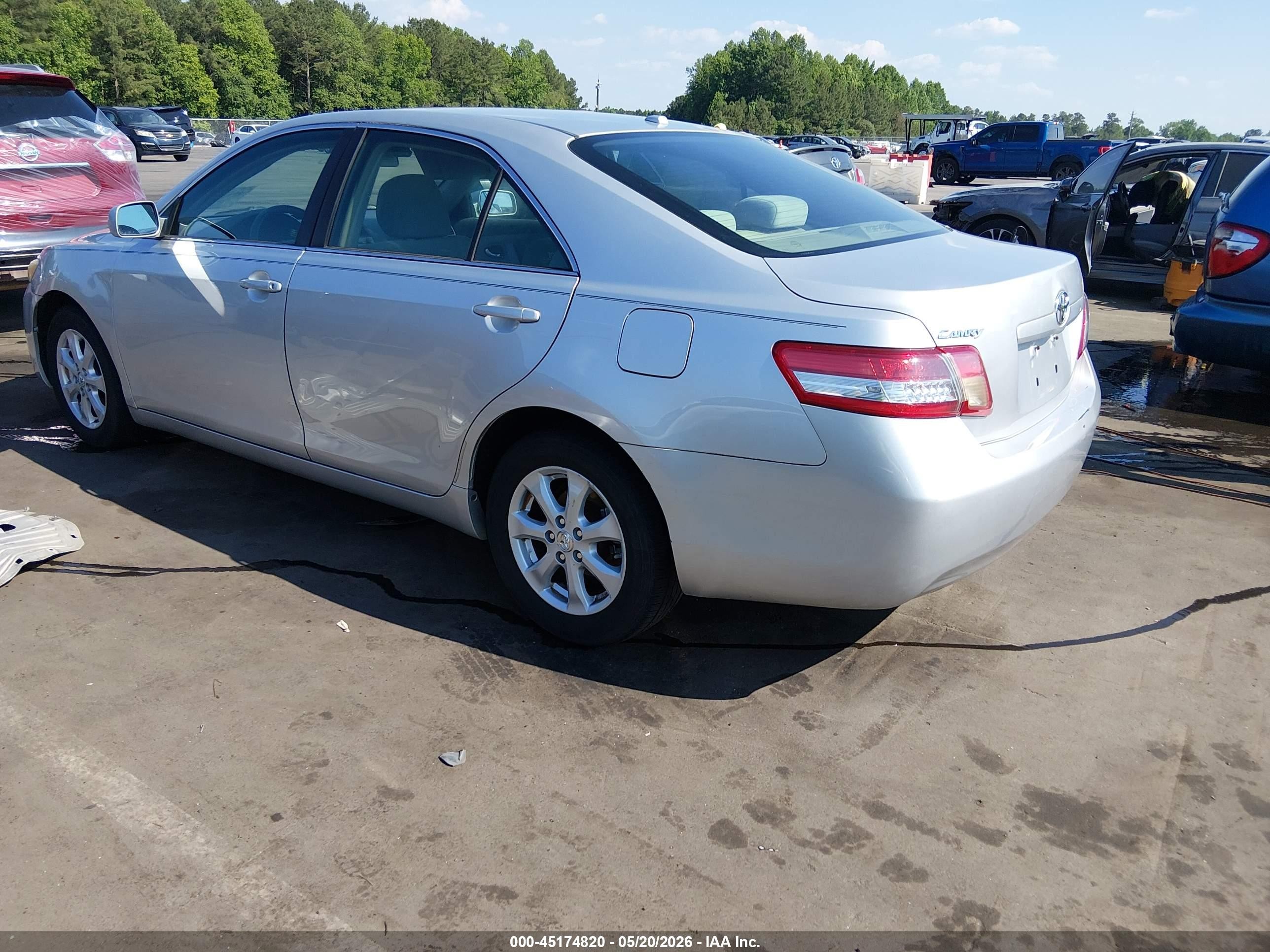 2011 Toyota Camry Le Silver vin: 4T1BF3EK6BU692517
