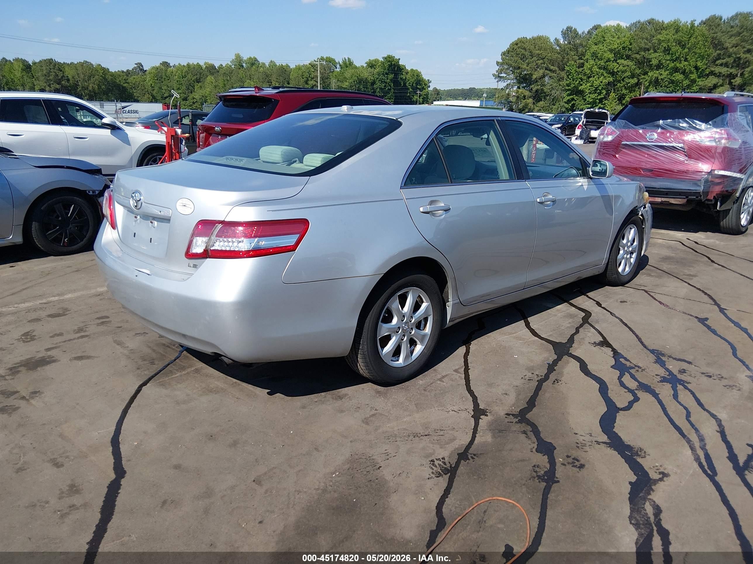 2011 Toyota Camry Le Silver vin: 4T1BF3EK6BU692517