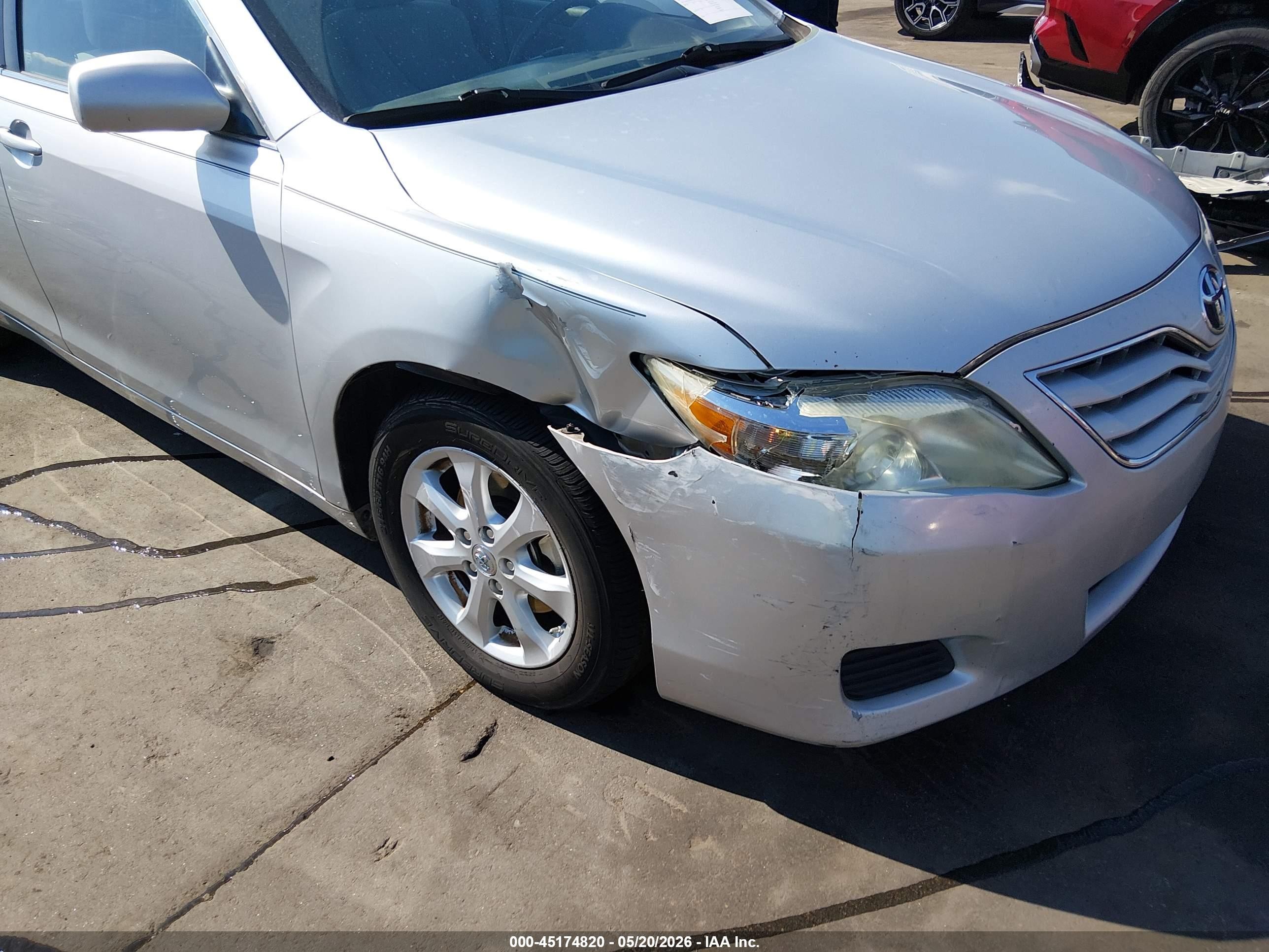 2011 Toyota Camry Le Silver vin: 4T1BF3EK6BU692517