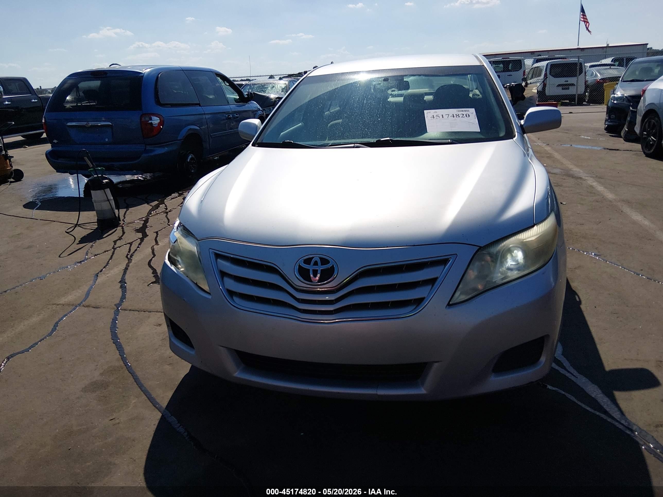 2011 Toyota Camry Le Silver vin: 4T1BF3EK6BU692517