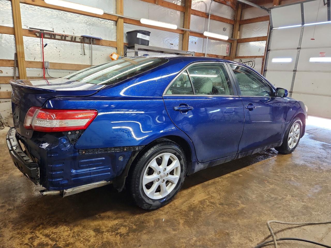 2011 Toyota Camry Le Blue vin: 4T1BF3EK6BU697006