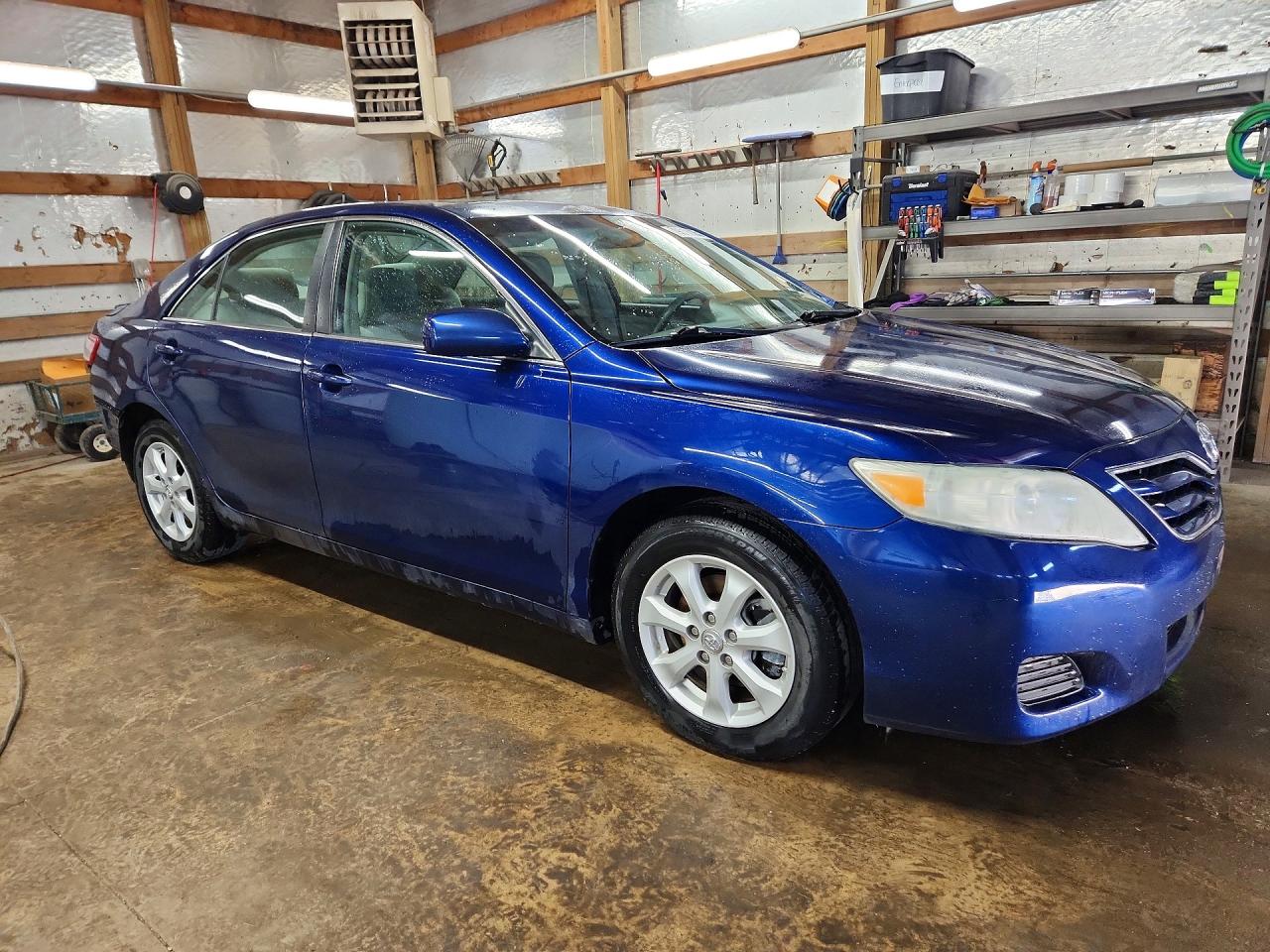2011 Toyota Camry Le Blue vin: 4T1BF3EK6BU697006