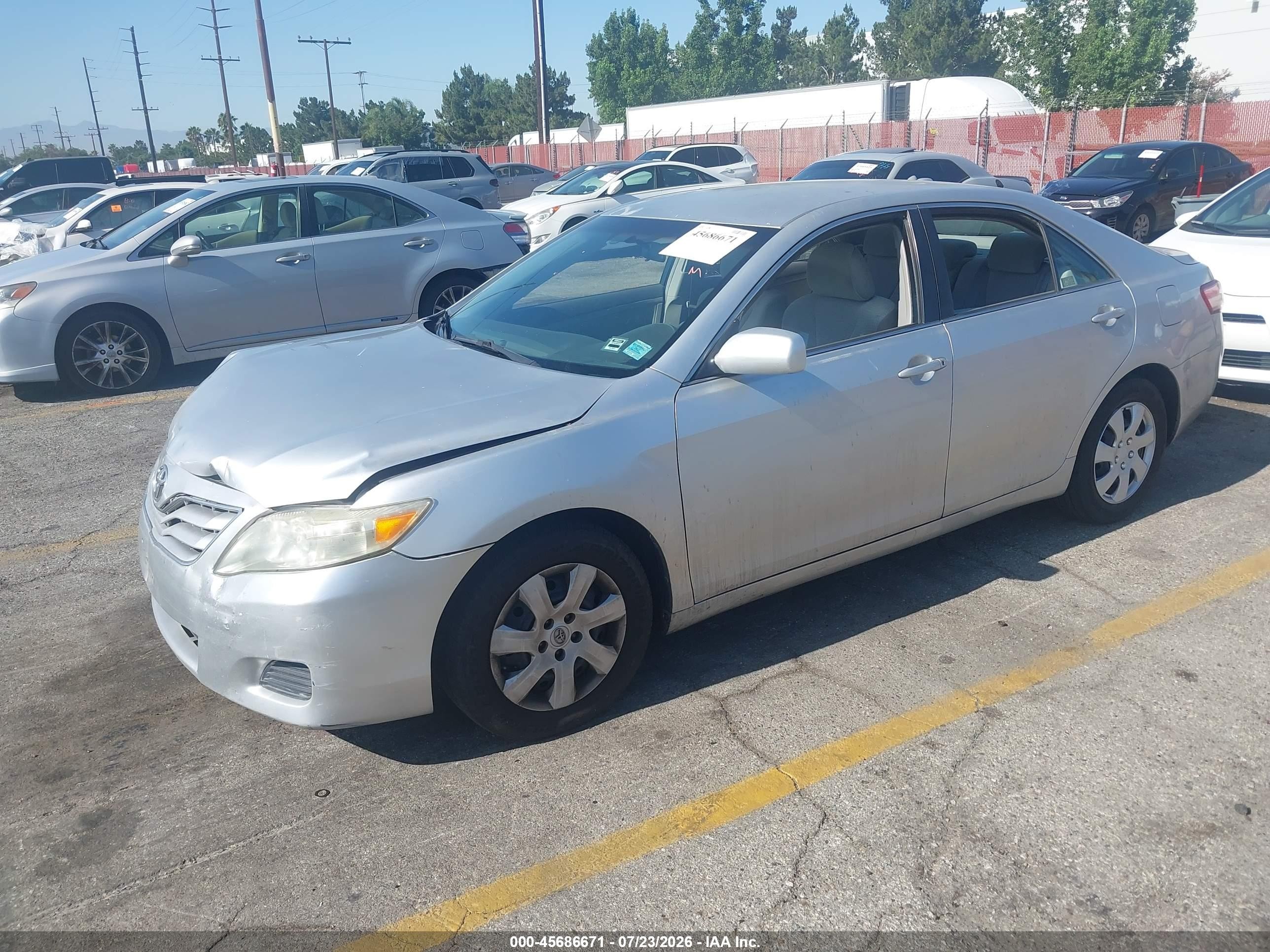2011 Toyota Camry Le Silver vin: 4T1BF3EK6BU699595