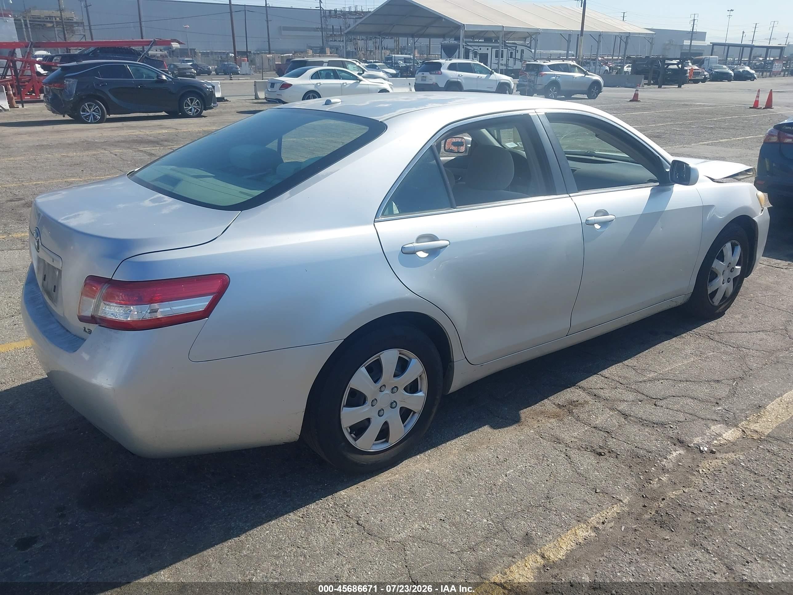 2011 Toyota Camry Le Silver vin: 4T1BF3EK6BU699595