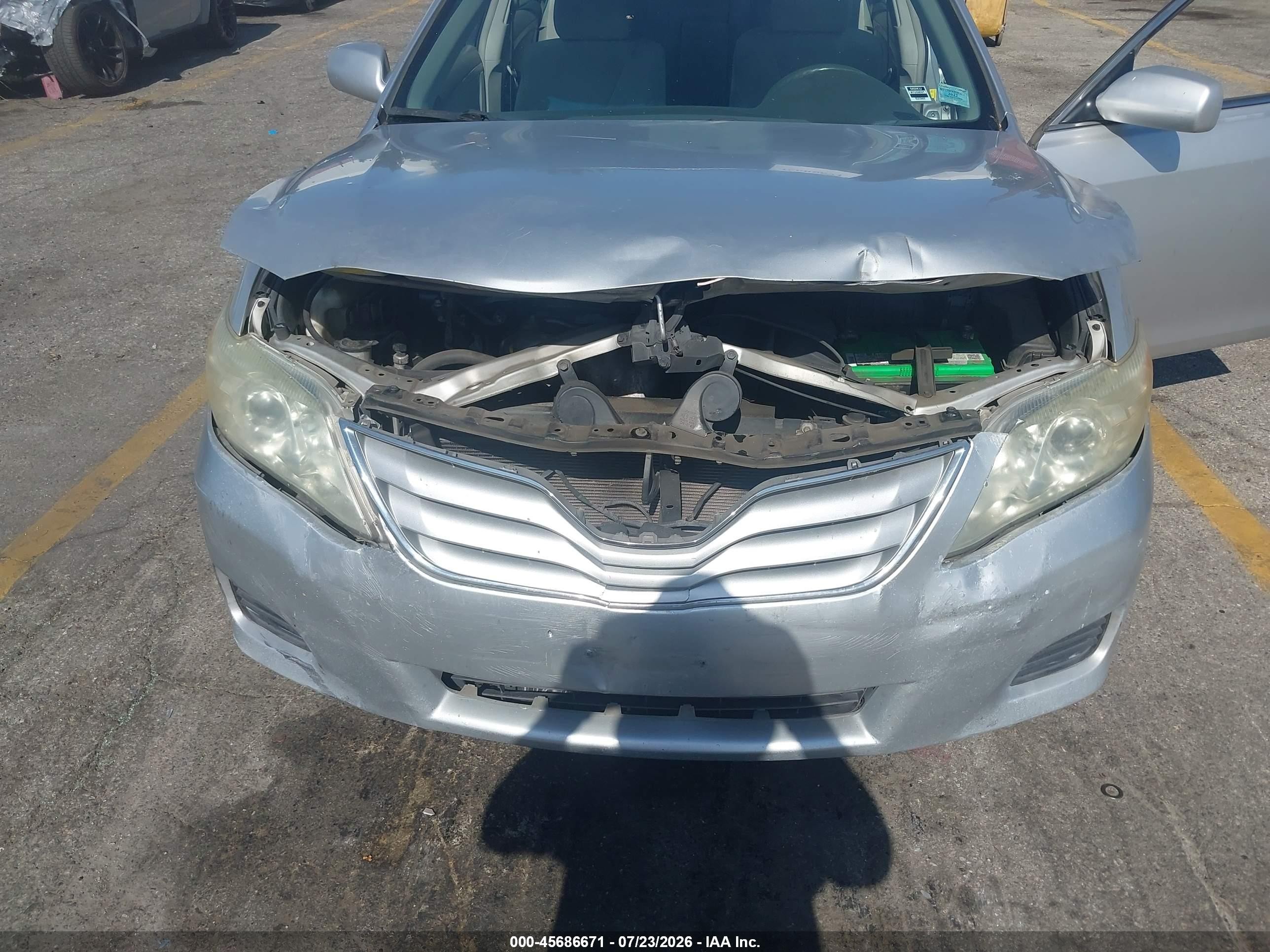 2011 Toyota Camry Le Silver vin: 4T1BF3EK6BU699595