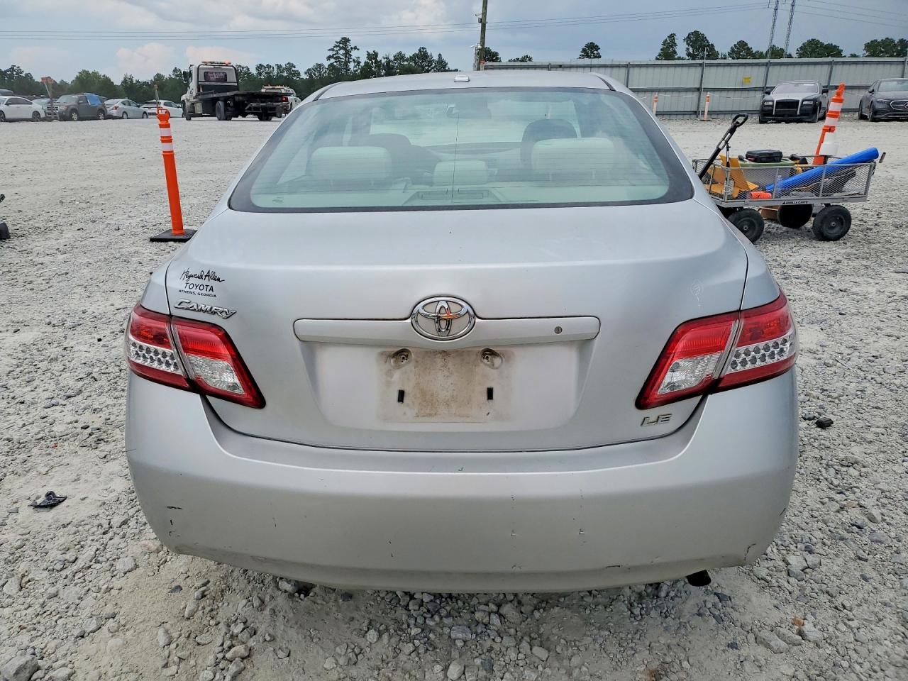 2011 Toyota Camry Le Silver vin: 4T1BF3EK6BU710207