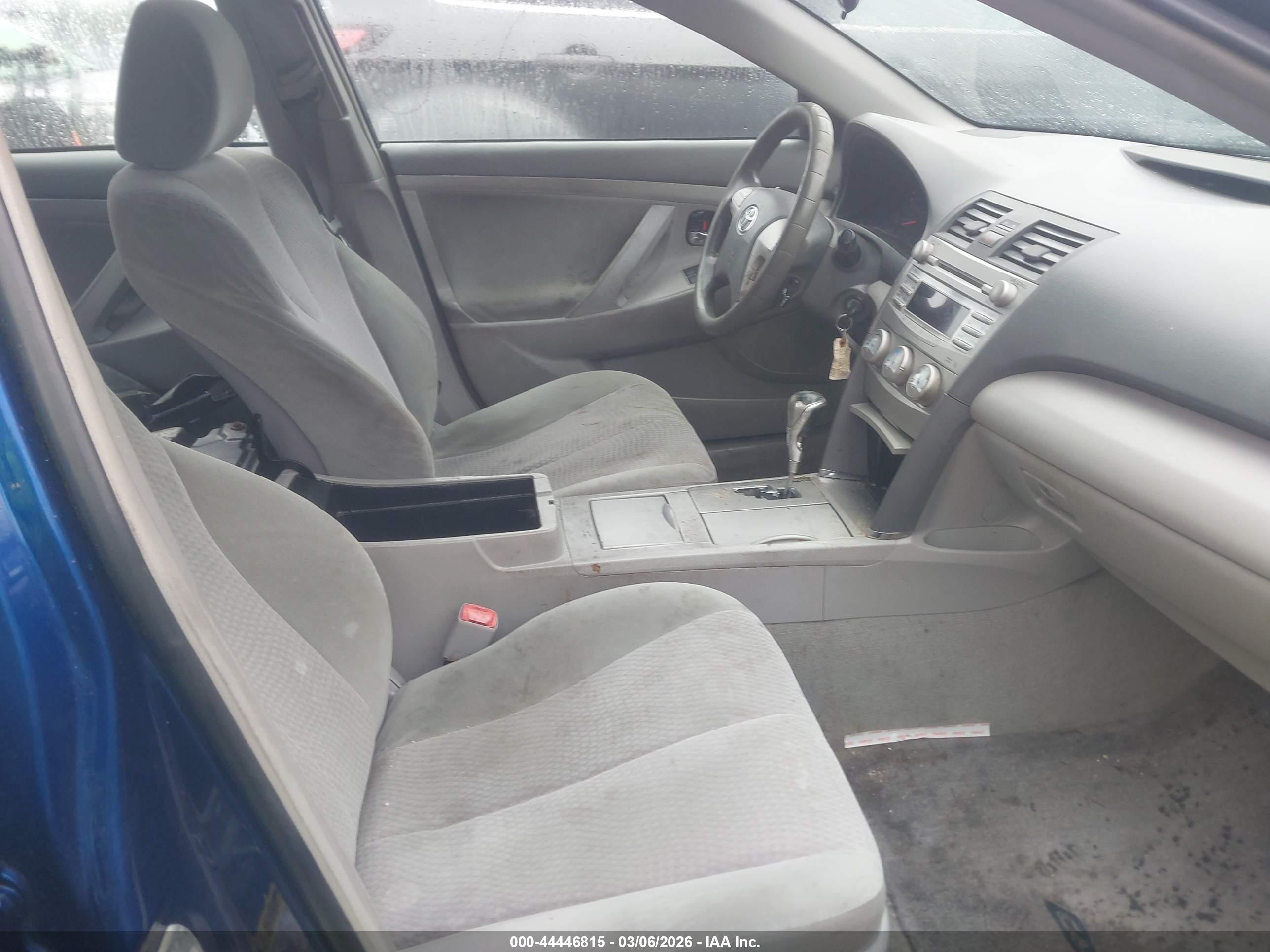 2011 Toyota Camry Le Blue vin: 4T1BF3EK6BU734619