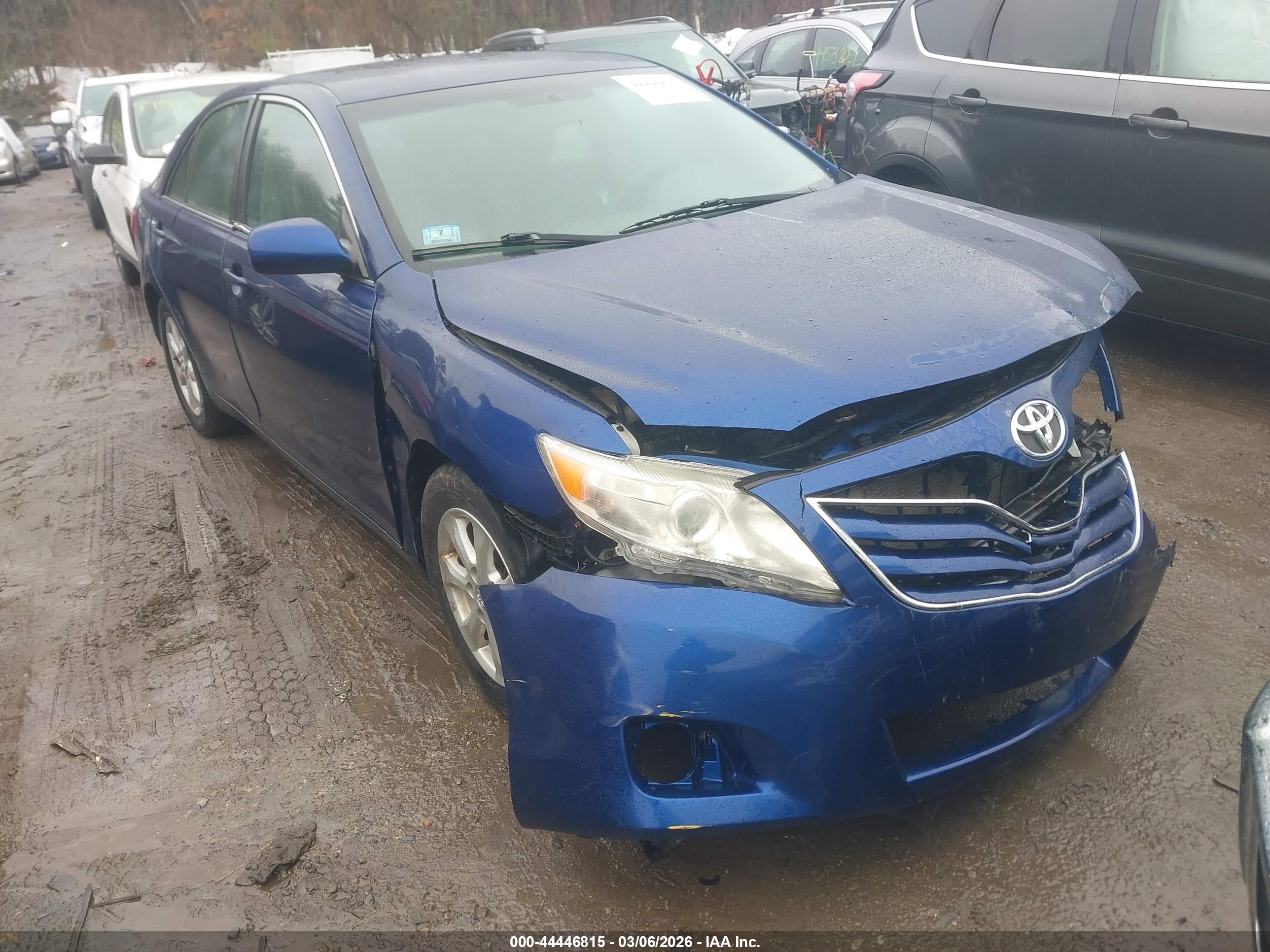 2011 Toyota Camry Le Blue vin: 4T1BF3EK6BU734619