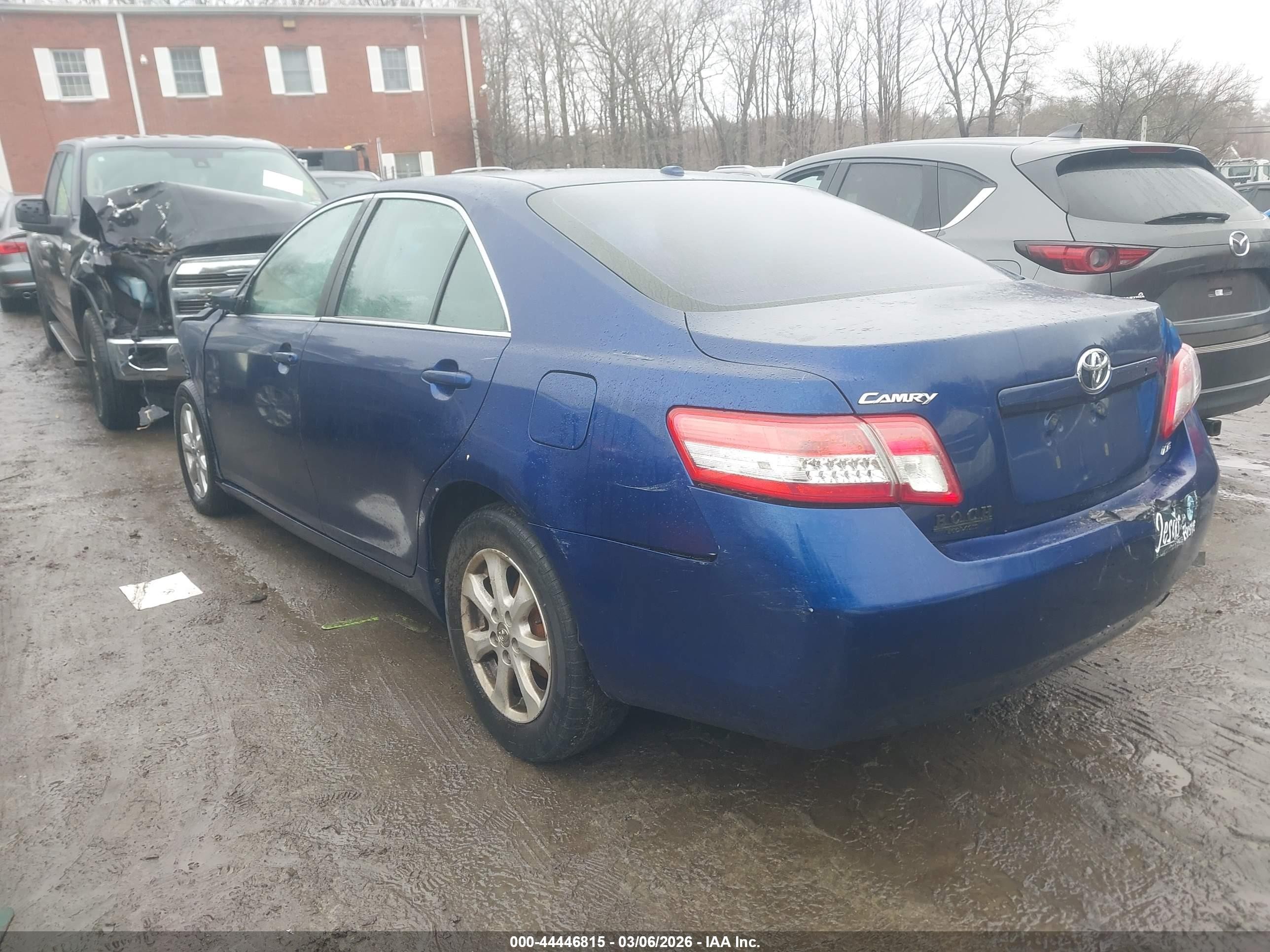 2011 Toyota Camry Le Blue vin: 4T1BF3EK6BU734619