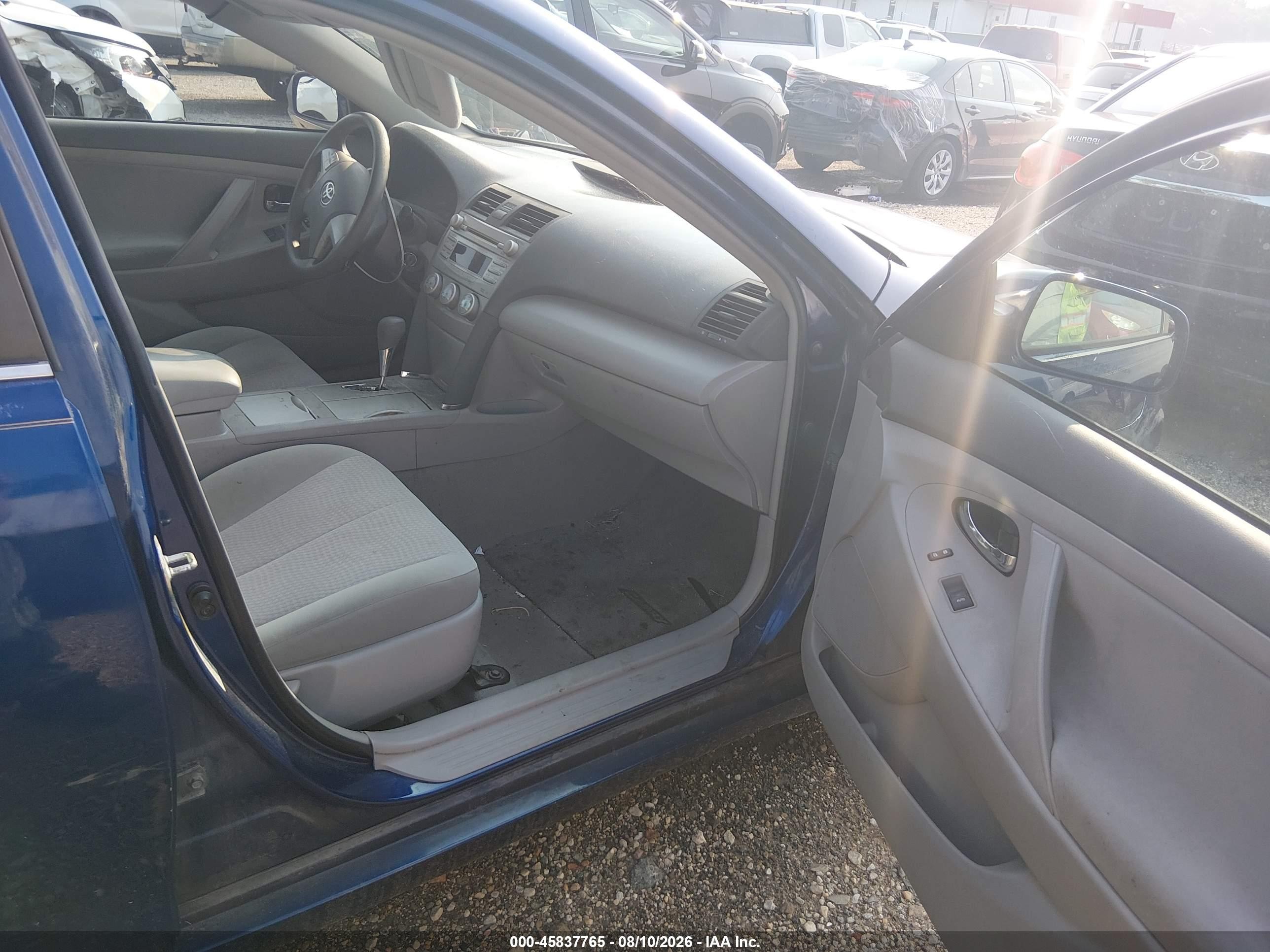 2011 Toyota Camry Le Blue vin: 4T1BF3EK6BU735057