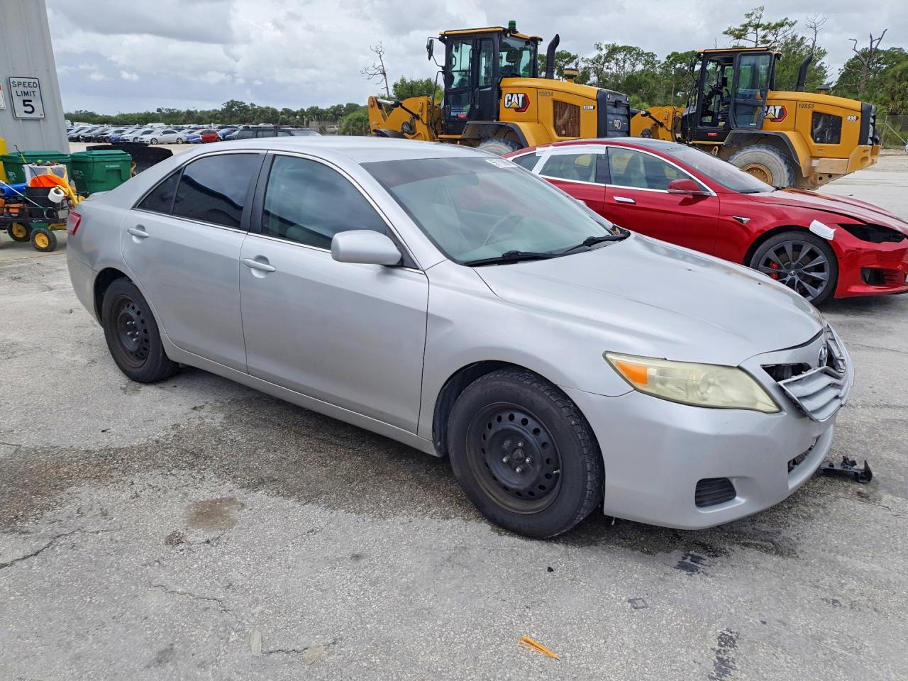 2011 Toyota Camry Le Silver vin: 4T1BF3EK6BU737634