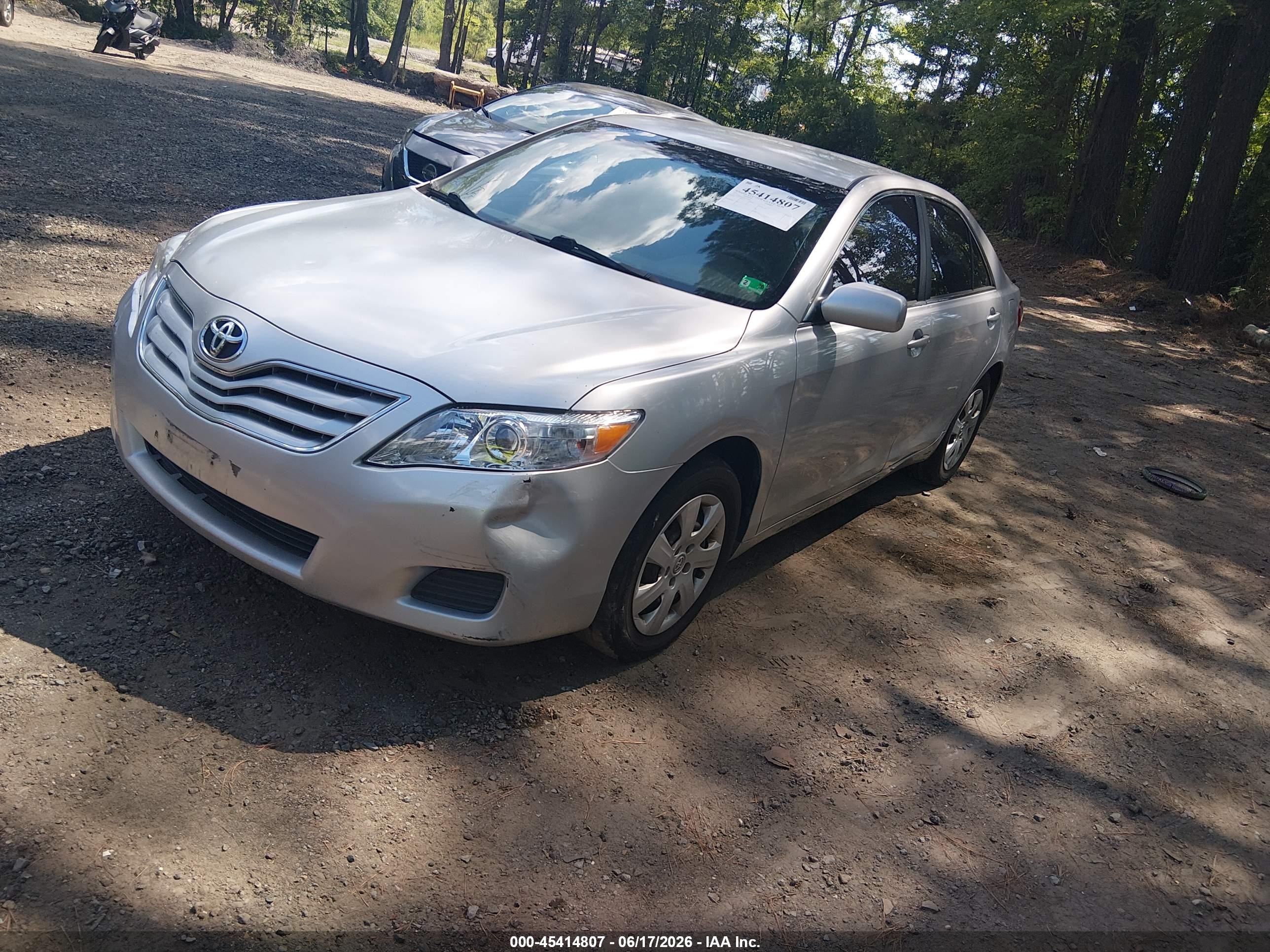 2011 Toyota Camry Le Gray vin: 4T1BF3EK6BU739769
