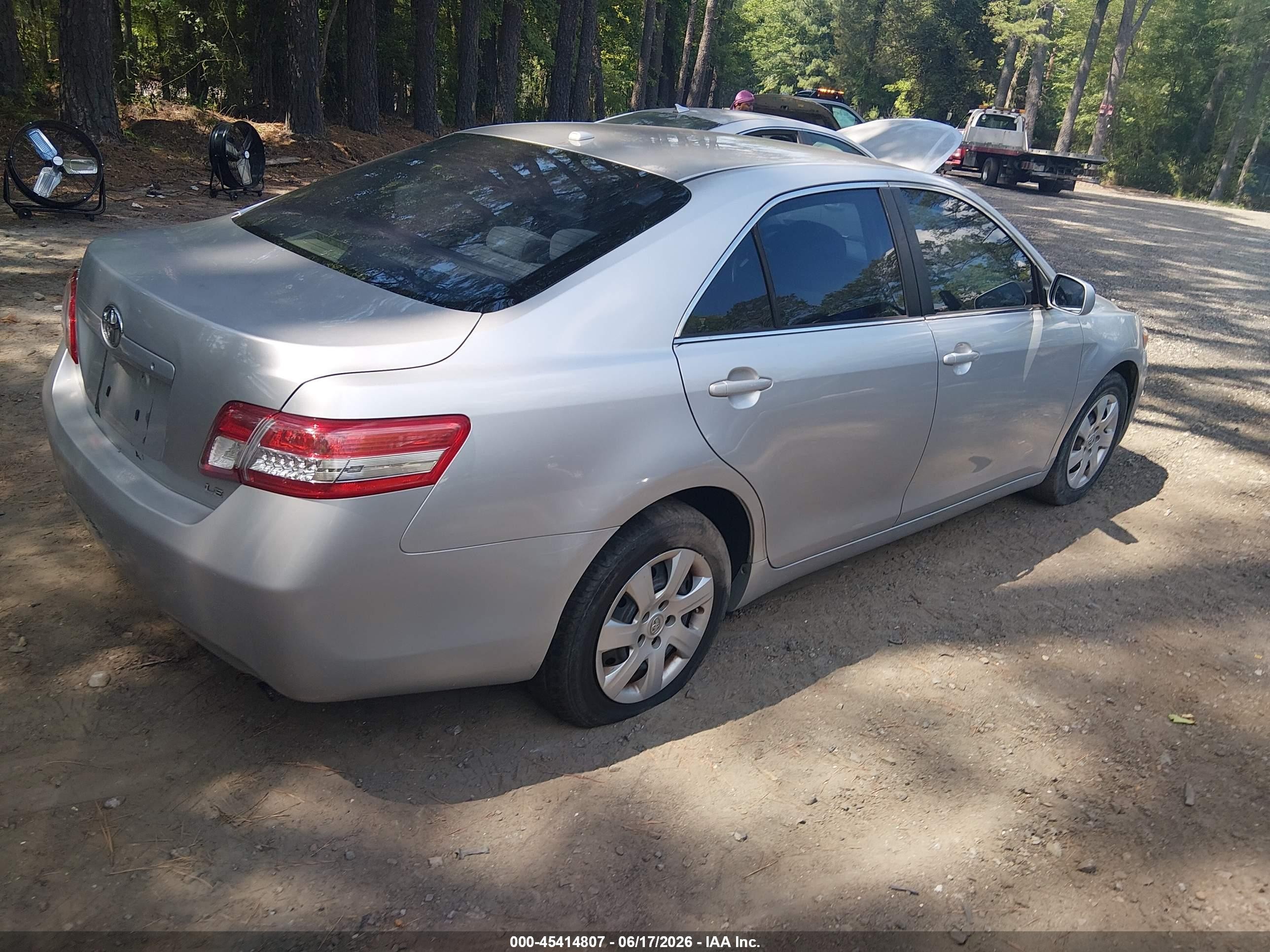 2011 Toyota Camry Le Gray vin: 4T1BF3EK6BU739769