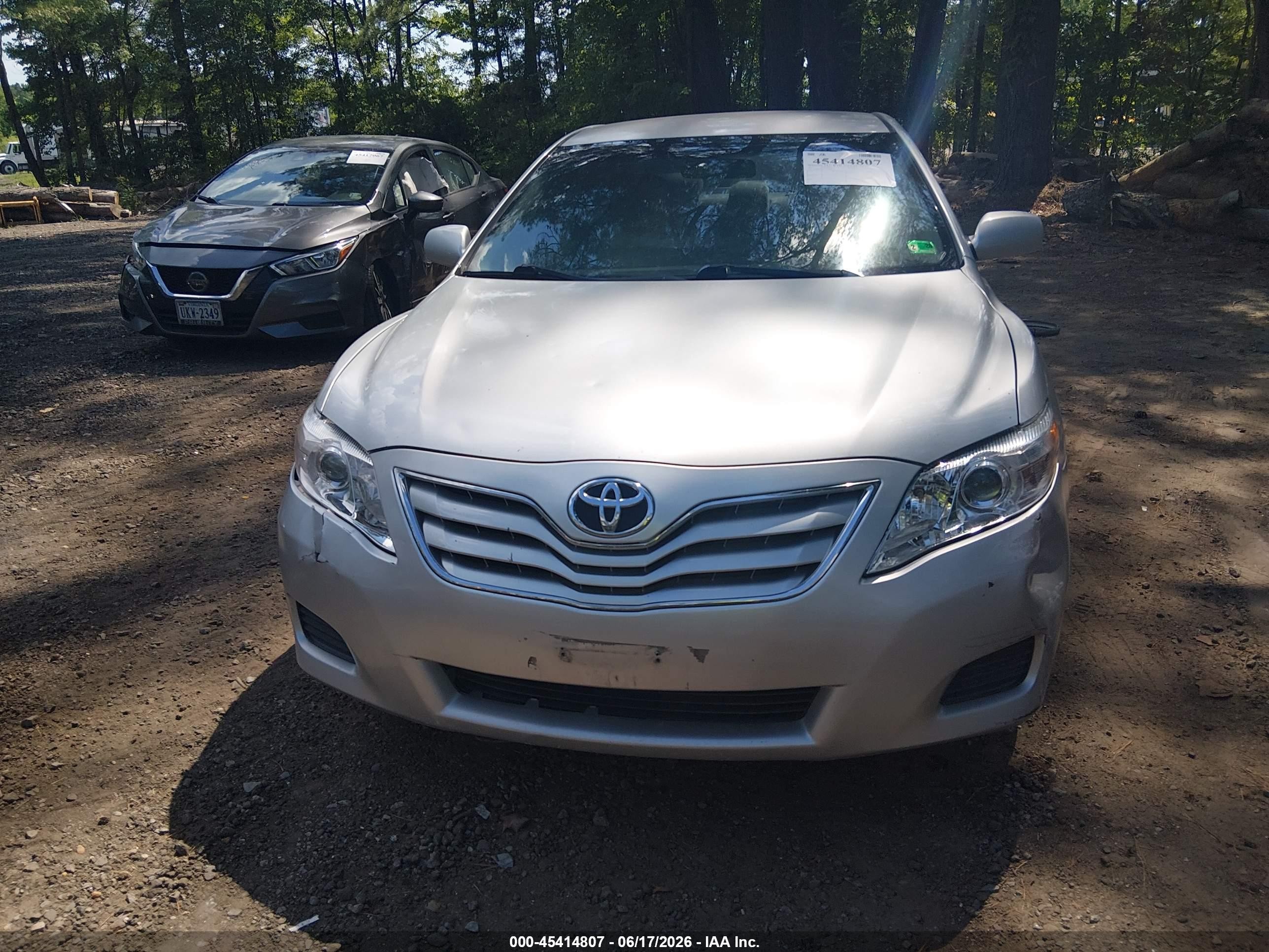 2011 Toyota Camry Le Gray vin: 4T1BF3EK6BU739769