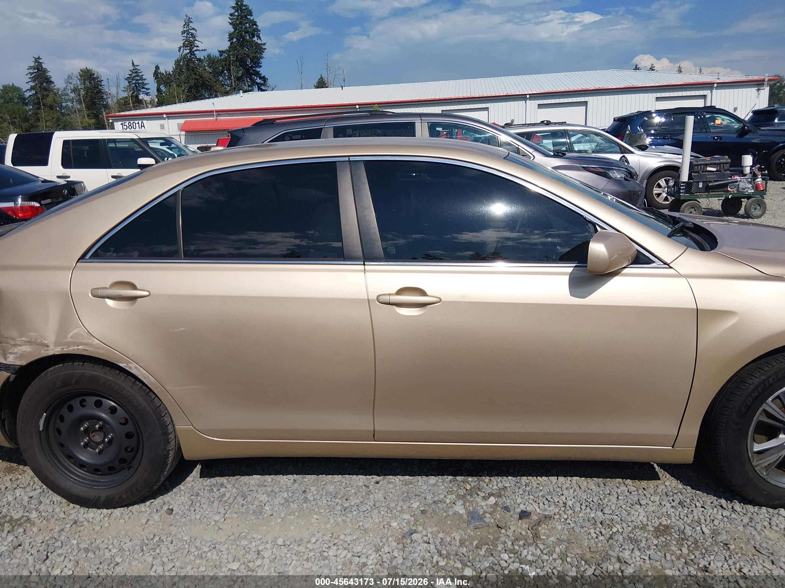 2011 Toyota Camry Le Gold vin: 4T1BF3EK6BU753610