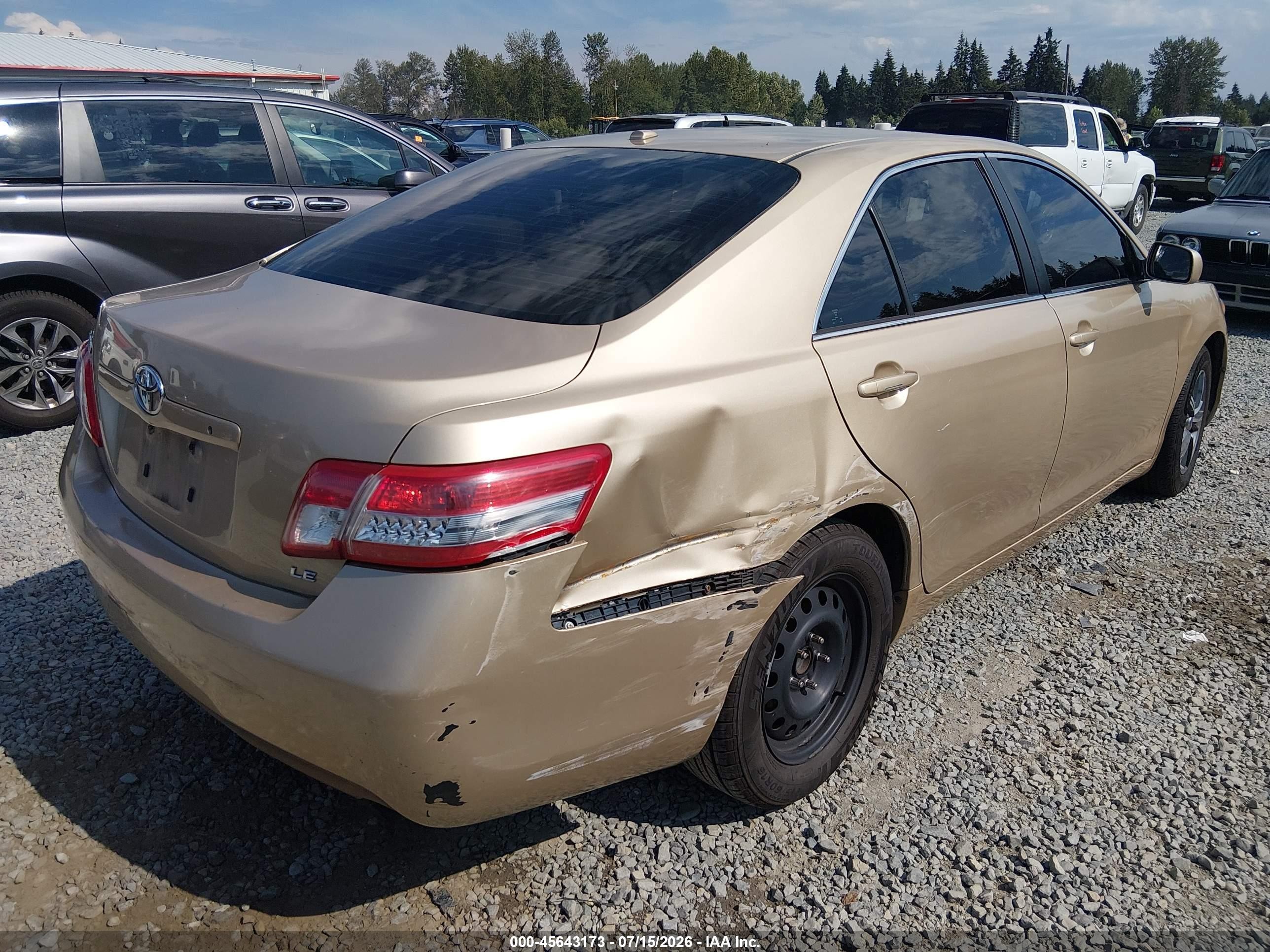 2011 Toyota Camry Le Gold vin: 4T1BF3EK6BU753610