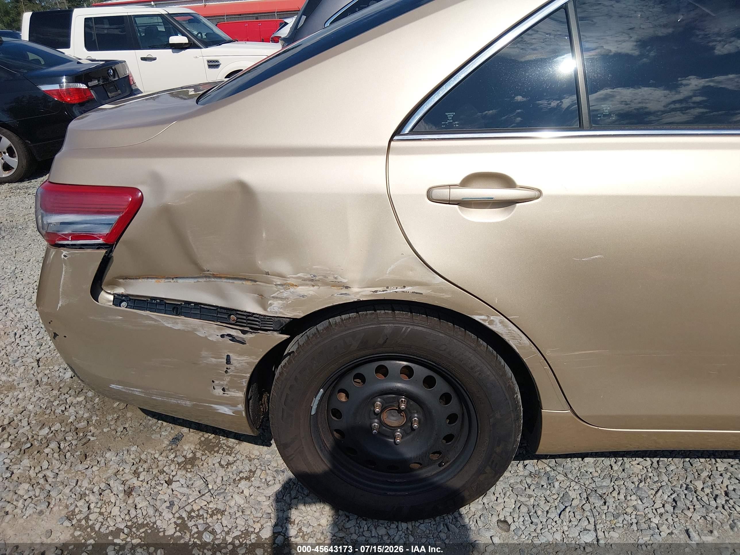 2011 Toyota Camry Le Gold vin: 4T1BF3EK6BU753610