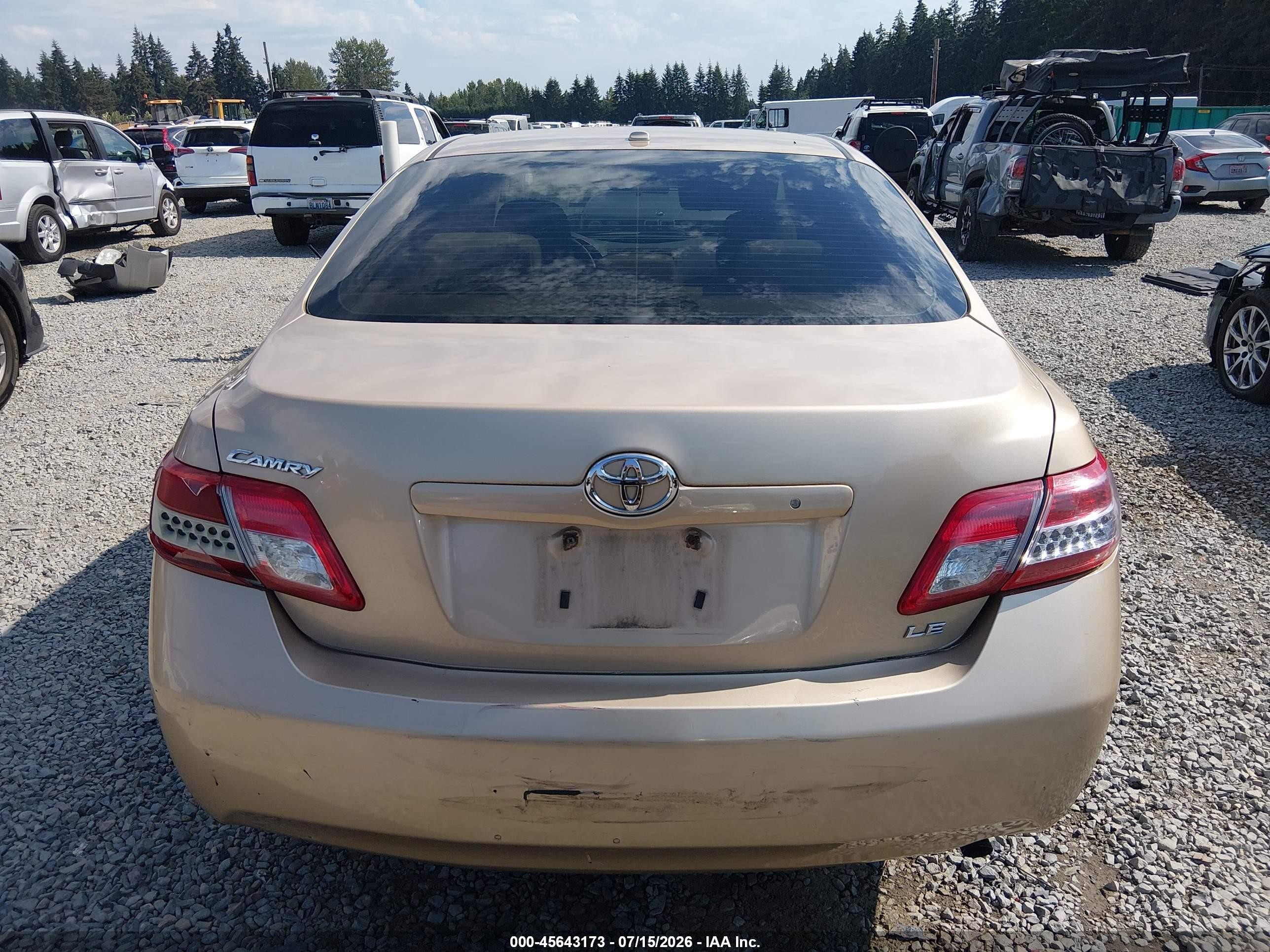 2011 Toyota Camry Le Gold vin: 4T1BF3EK6BU753610