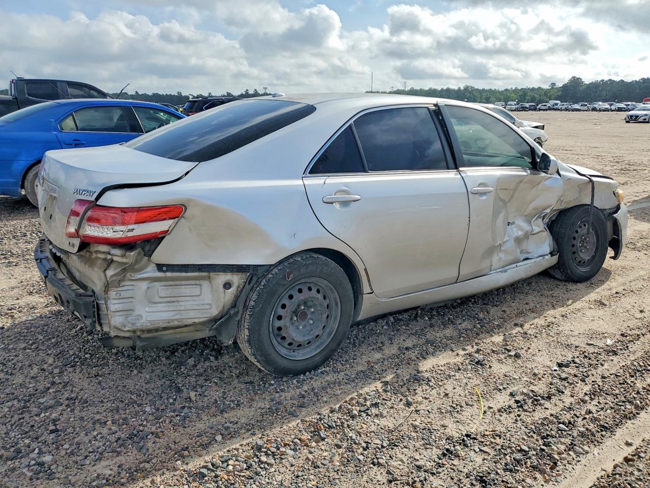 2011 Toyota Camry Le Silver vin: 4T1BF3EK6BU754689