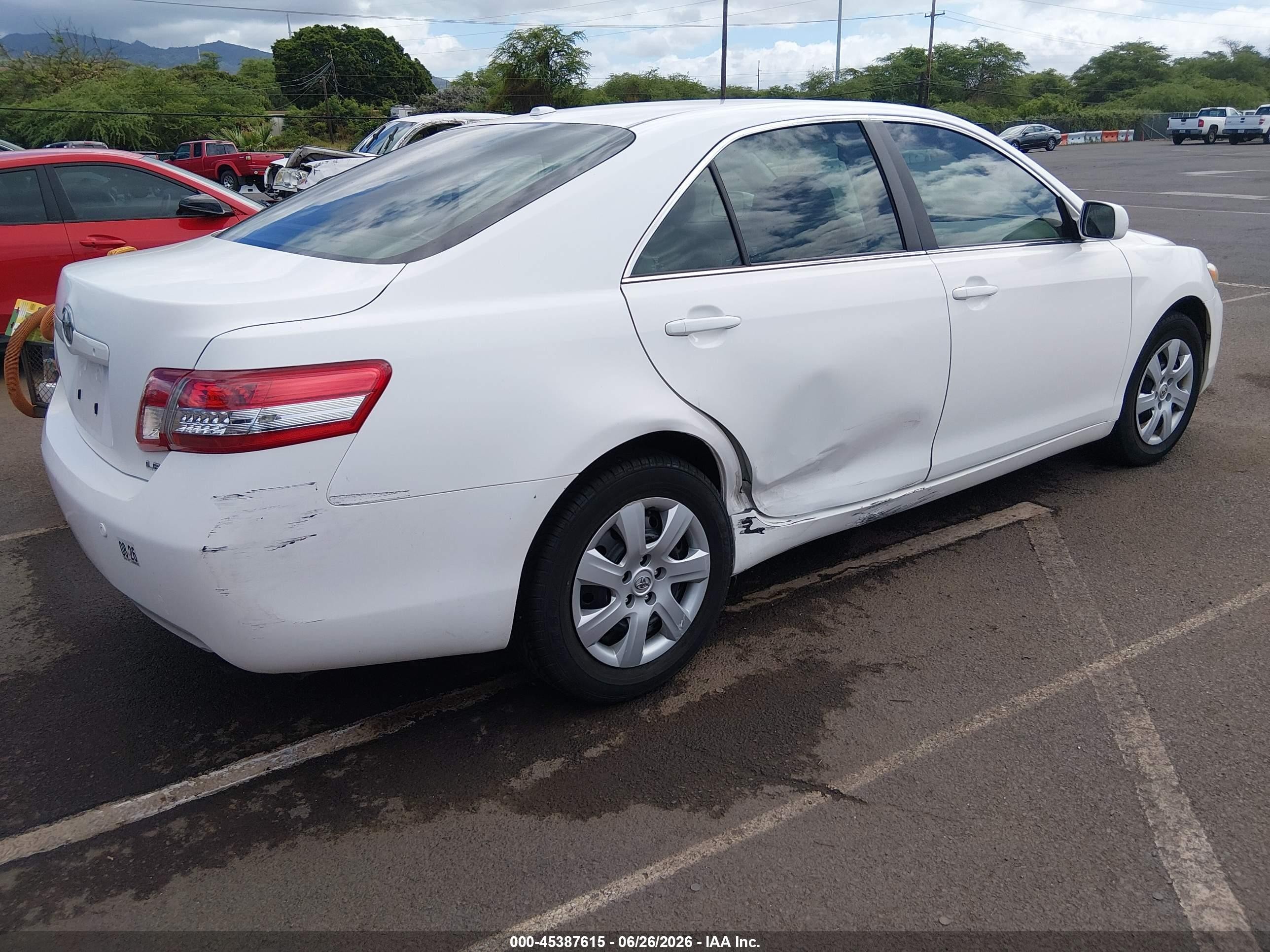 2011 Toyota Camry Le White vin: 4T1BF3EK6BU756586
