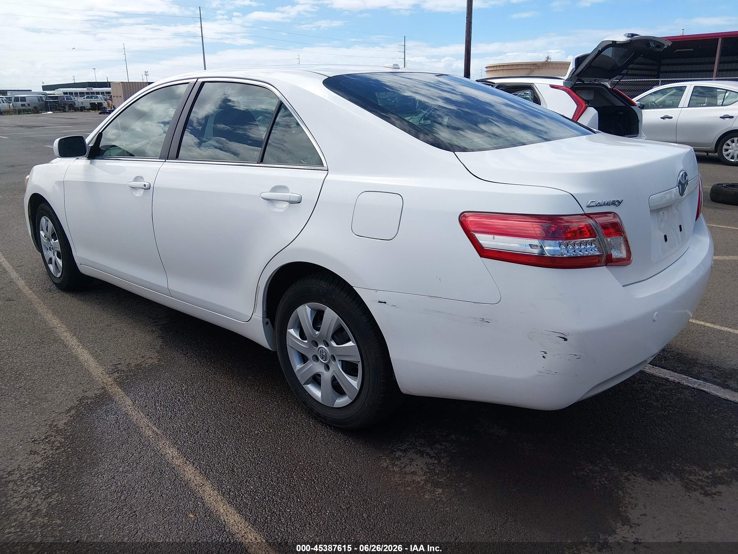 2011 Toyota Camry Le White vin: 4T1BF3EK6BU756586