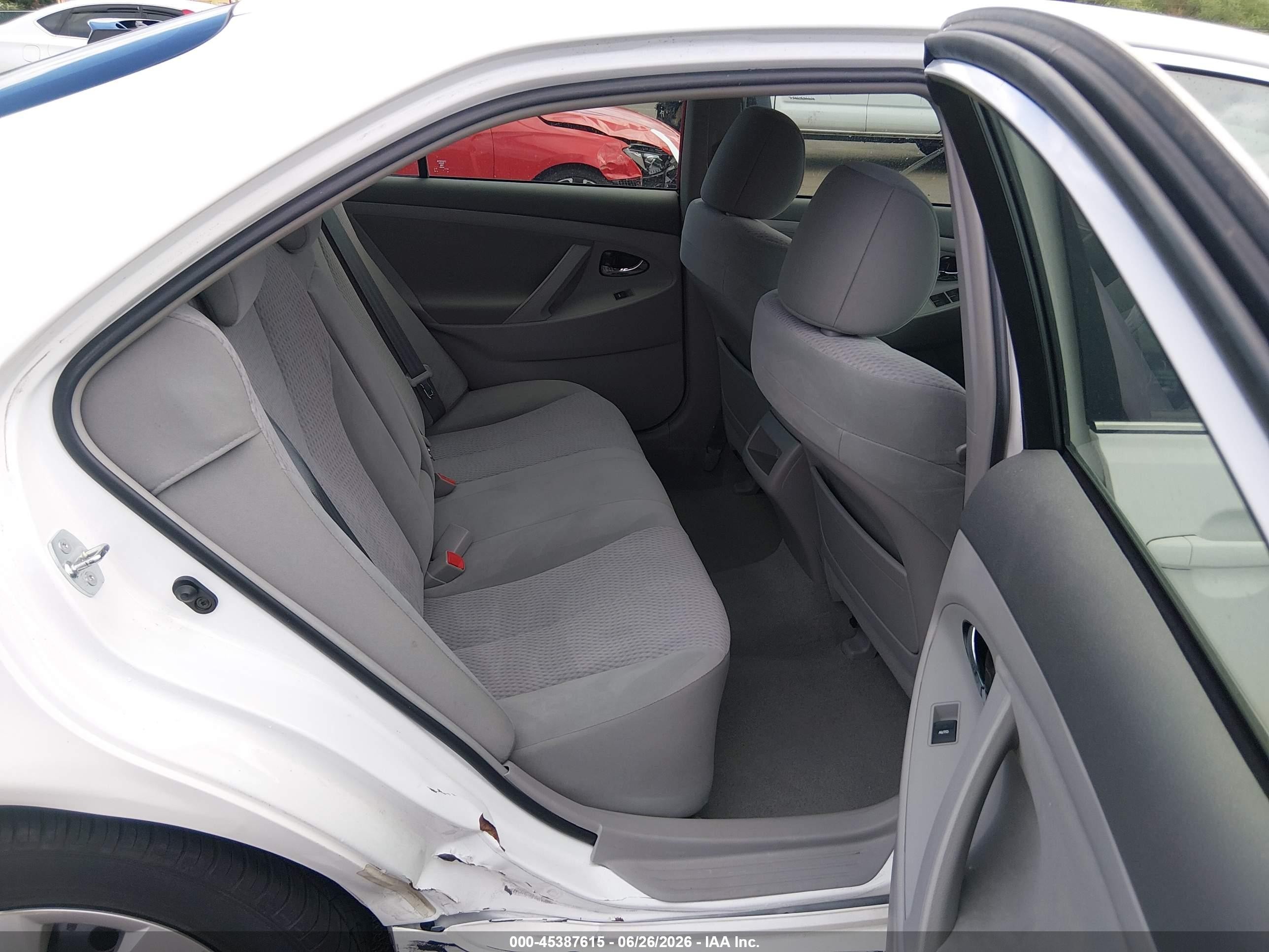 2011 Toyota Camry Le White vin: 4T1BF3EK6BU756586