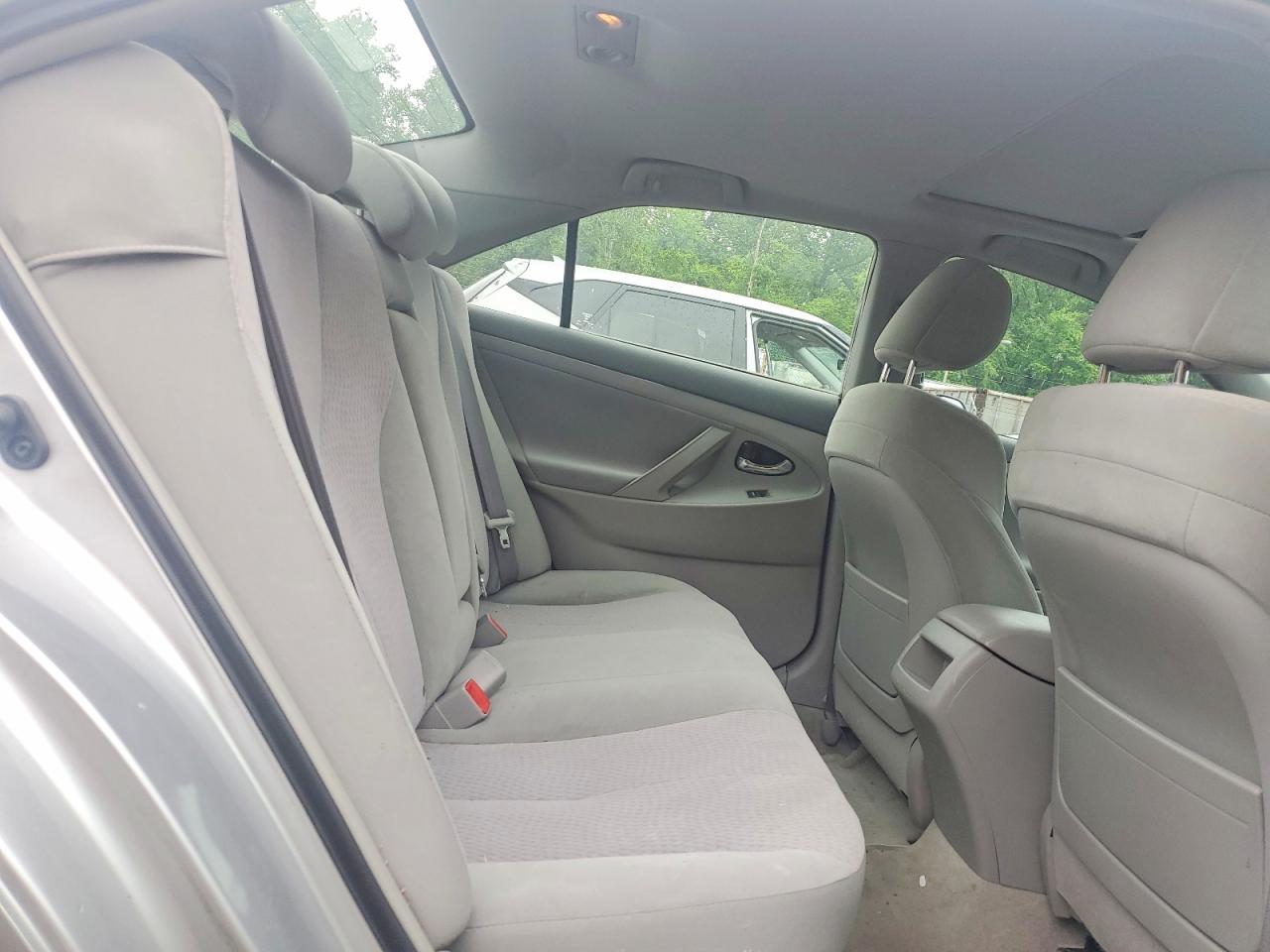 2010 Toyota Camry Le Silver vin: 4T1BF3EK7AU004023