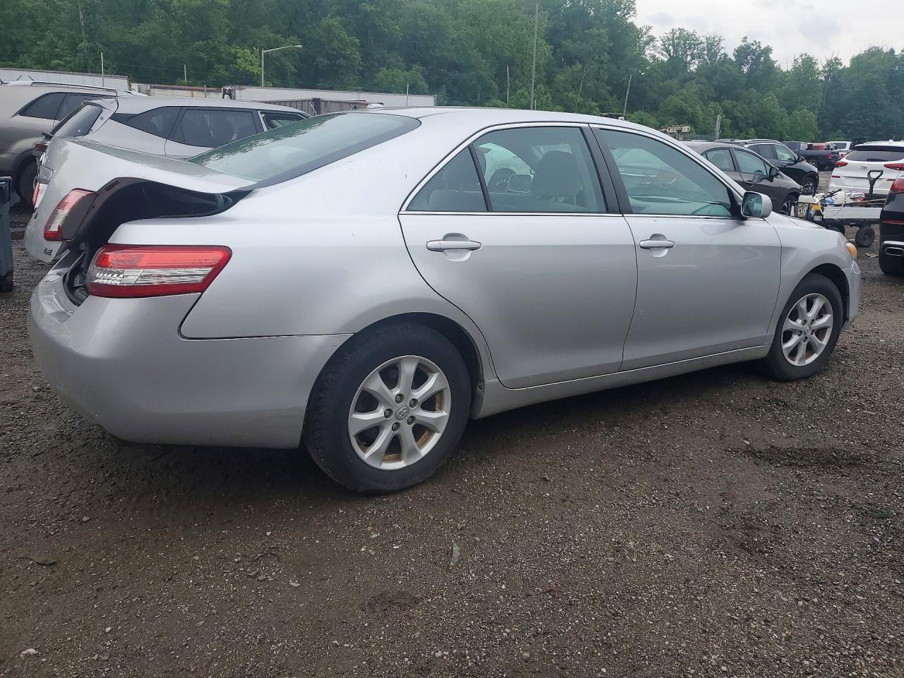2010 Toyota Camry Le Silver vin: 4T1BF3EK7AU004023
