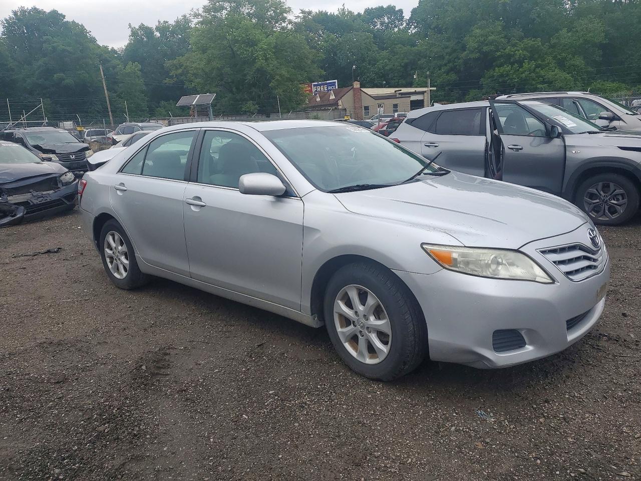 2010 Toyota Camry Le Silver vin: 4T1BF3EK7AU004023