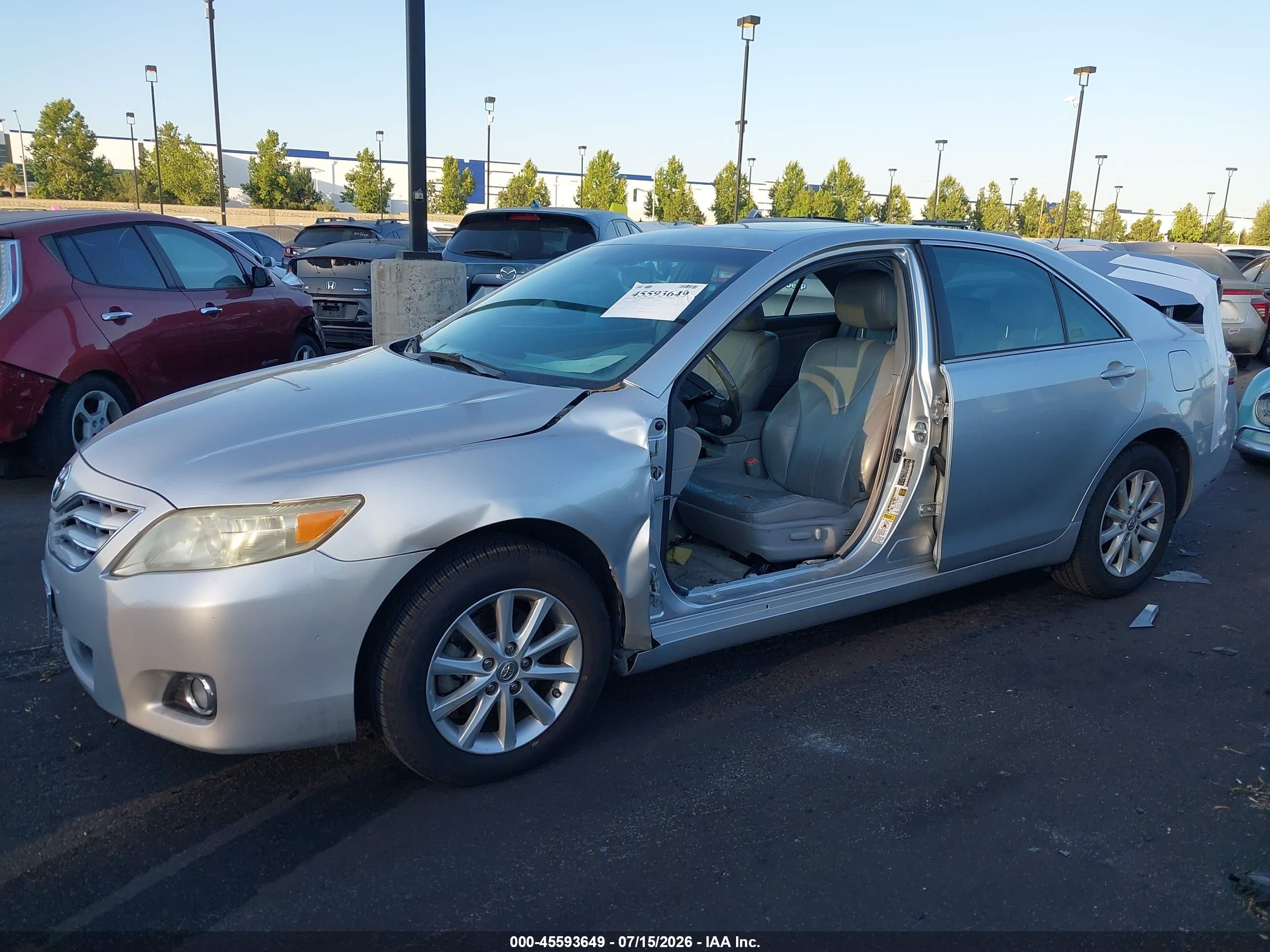2010 Toyota Camry Xle Silver vin: 4T1BF3EK7AU009478