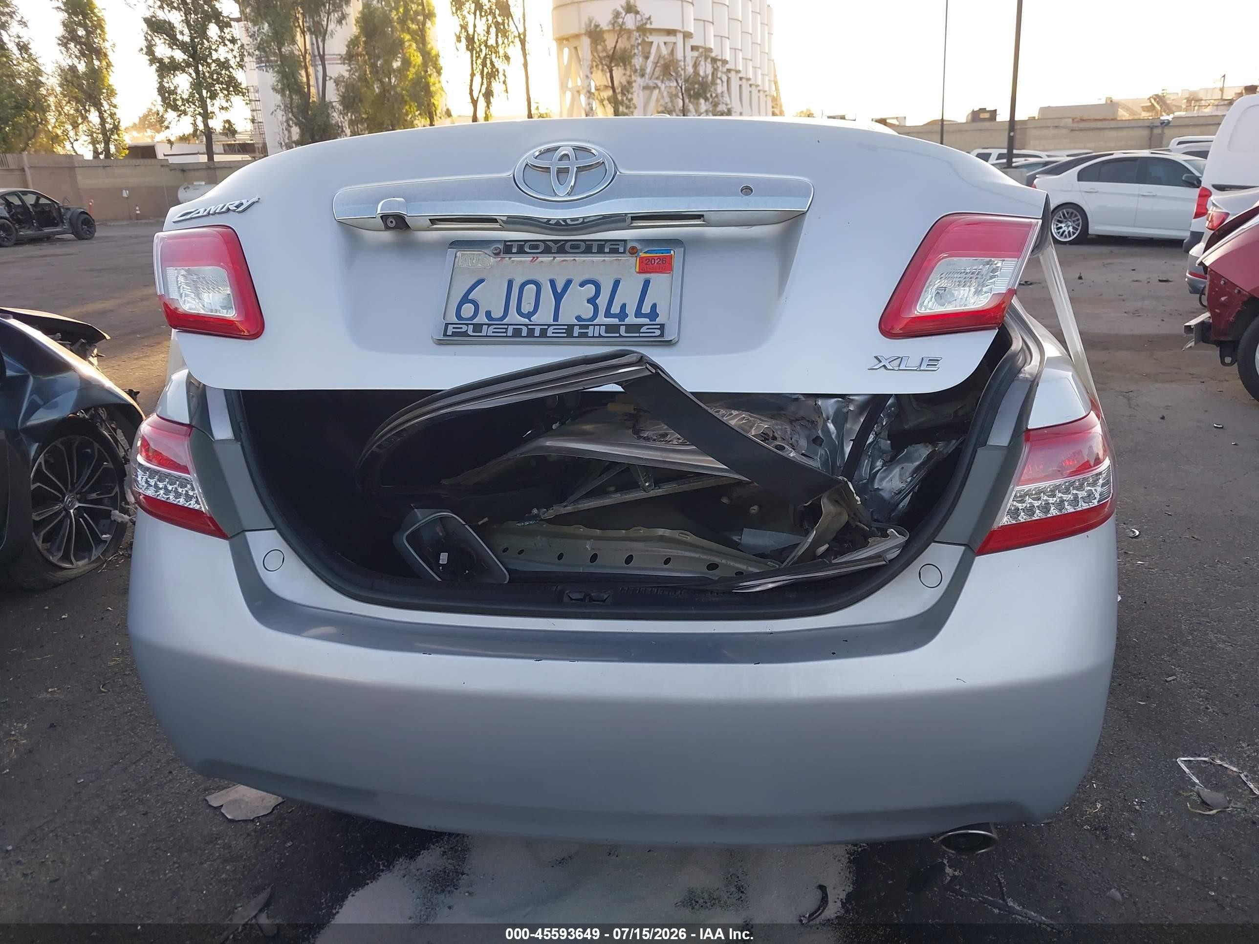 2010 Toyota Camry Xle Silver vin: 4T1BF3EK7AU009478