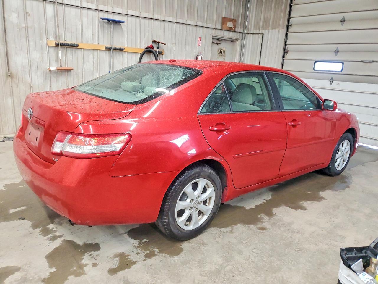 2010 Toyota Camry Le Red vin: 4T1BF3EK7AU024465