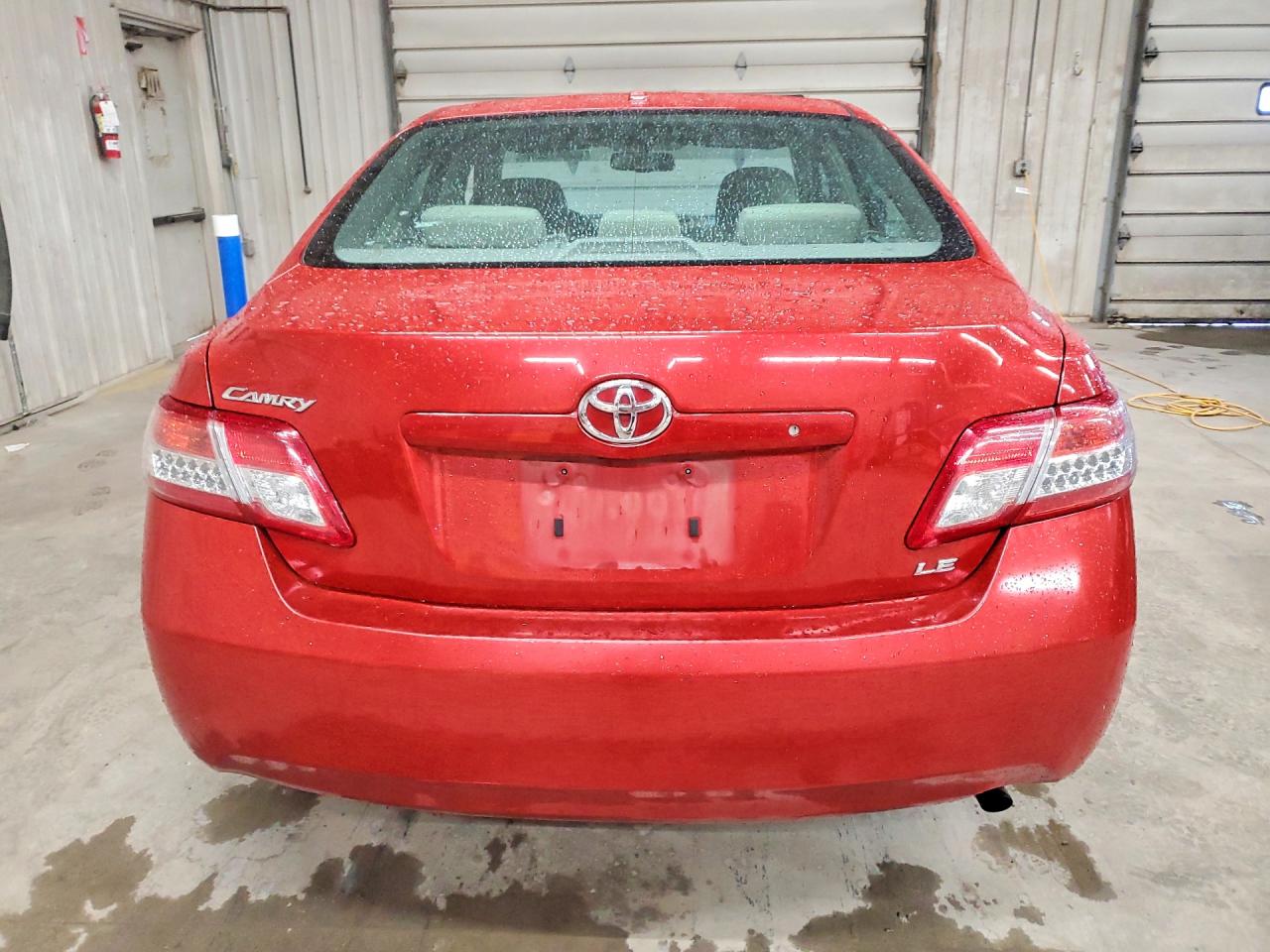 2010 Toyota Camry Le Red vin: 4T1BF3EK7AU024465
