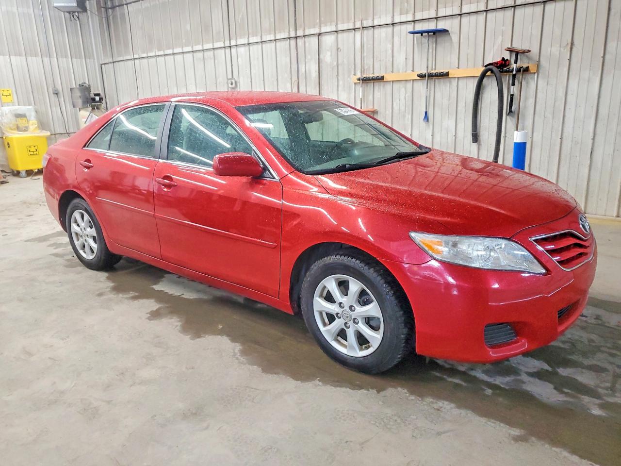 2010 Toyota Camry Le Red vin: 4T1BF3EK7AU024465