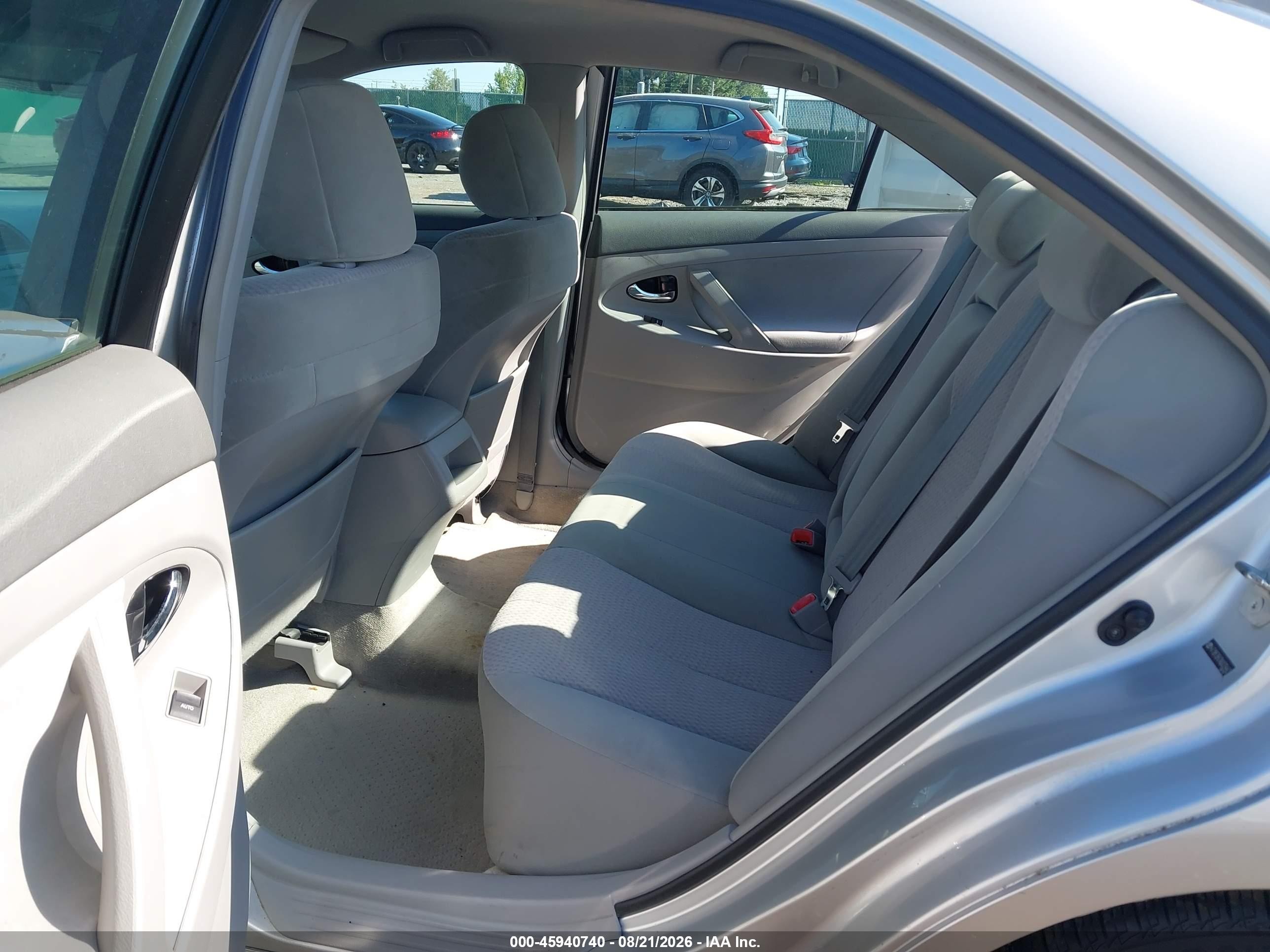 2010 Toyota Camry Le Silver vin: 4T1BF3EK7AU033442